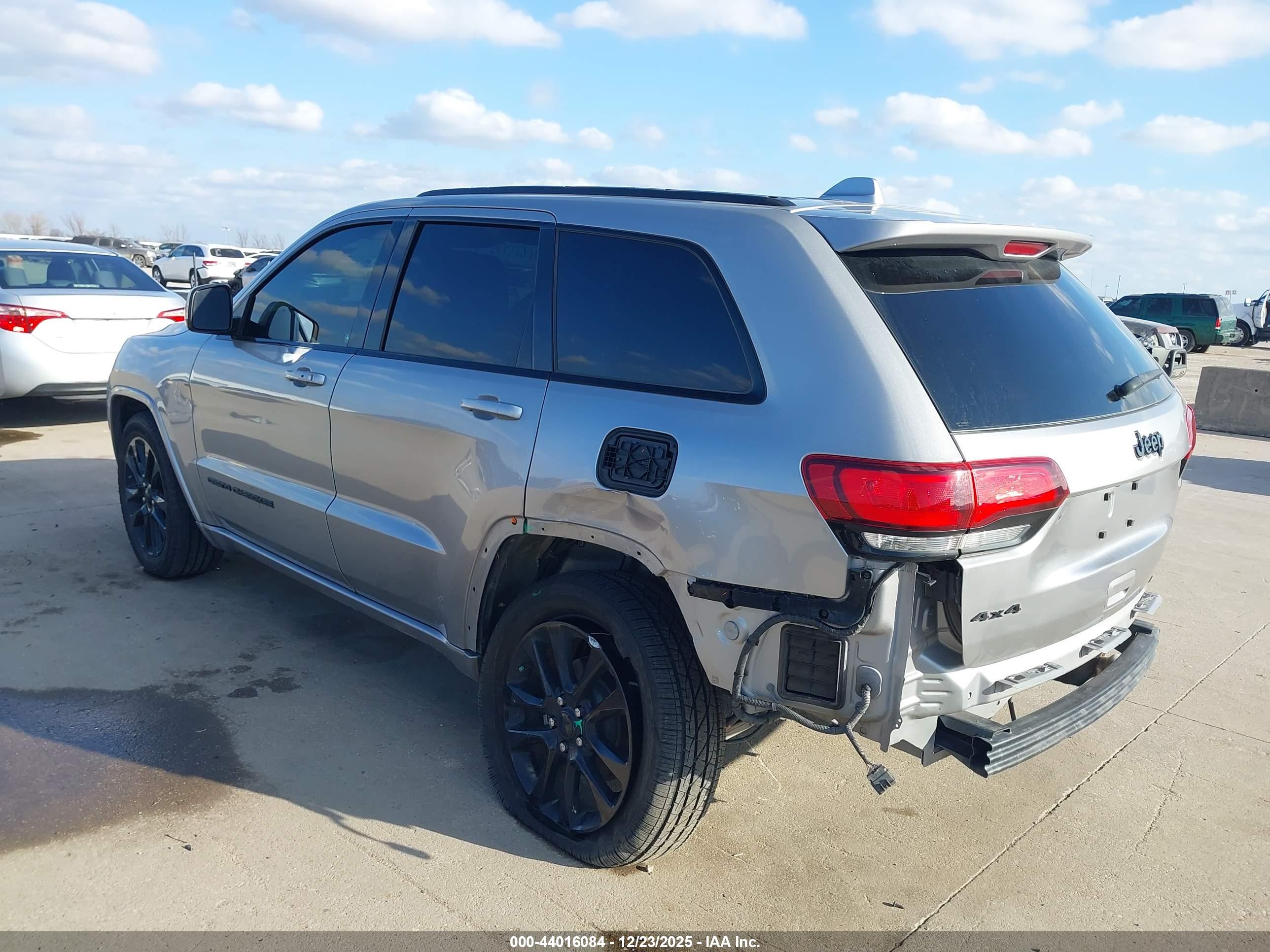 JEEP GRAND image 3