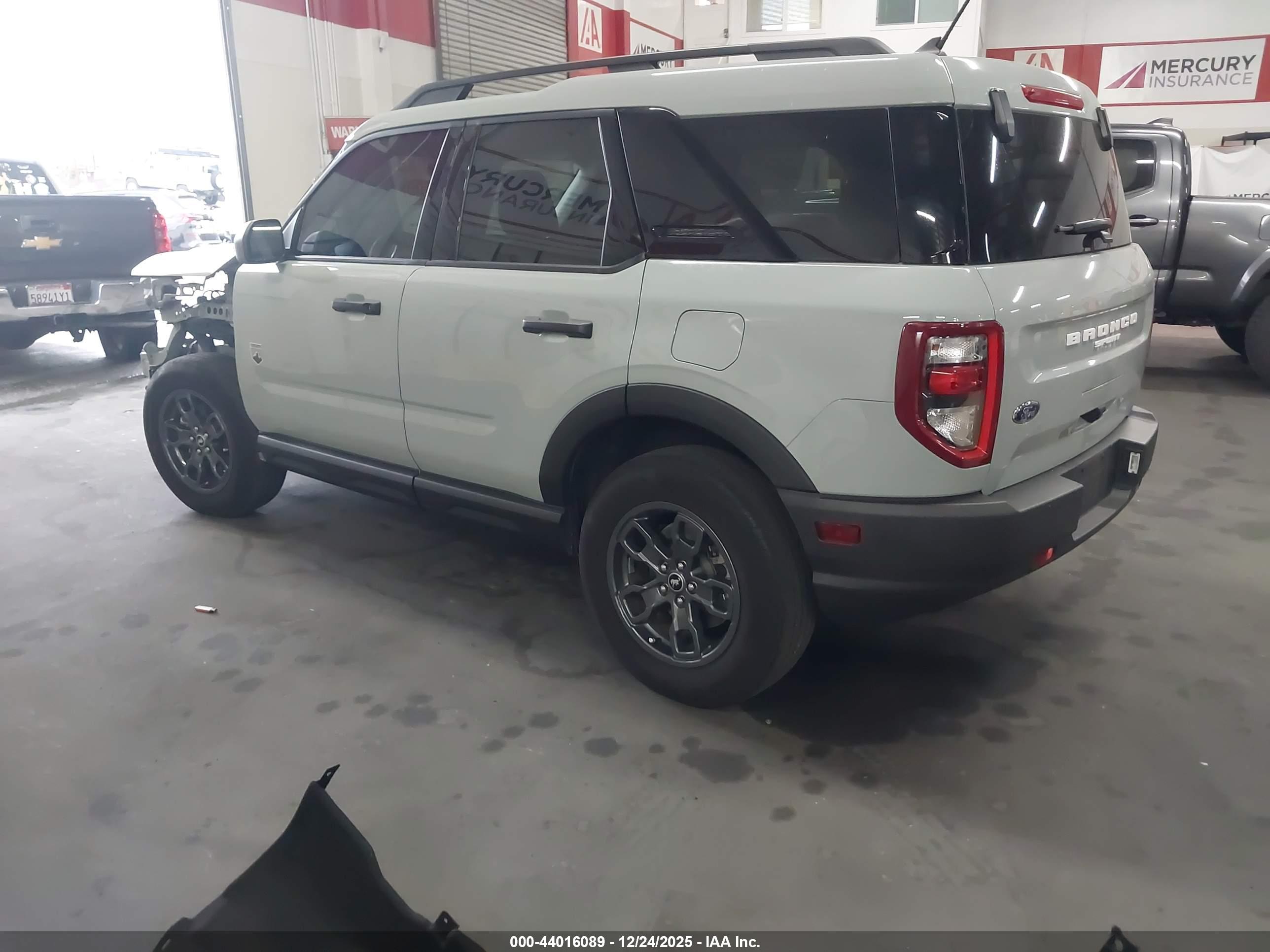 FORD BRONCO image 3