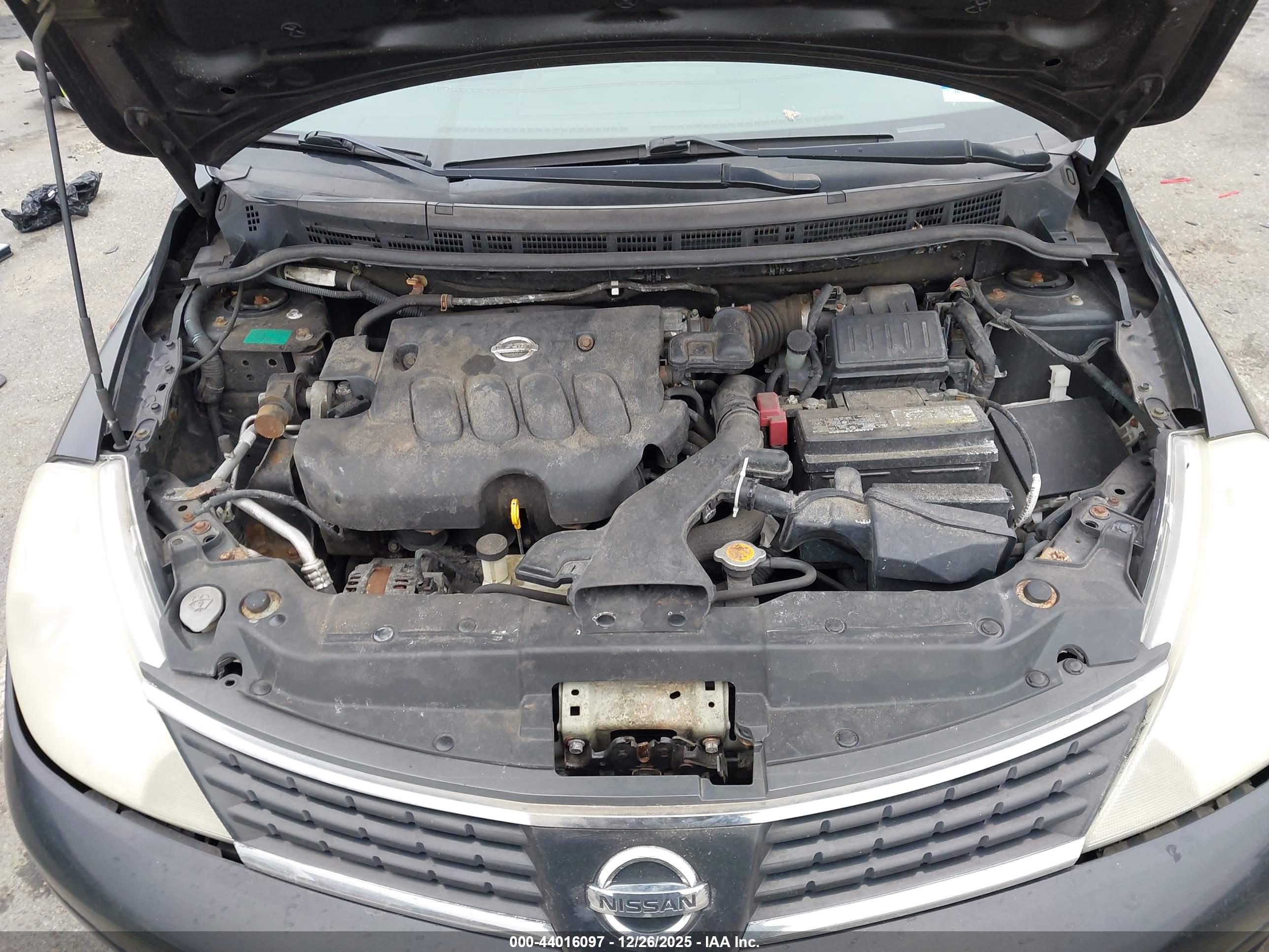 NISSAN VERSA image 10
