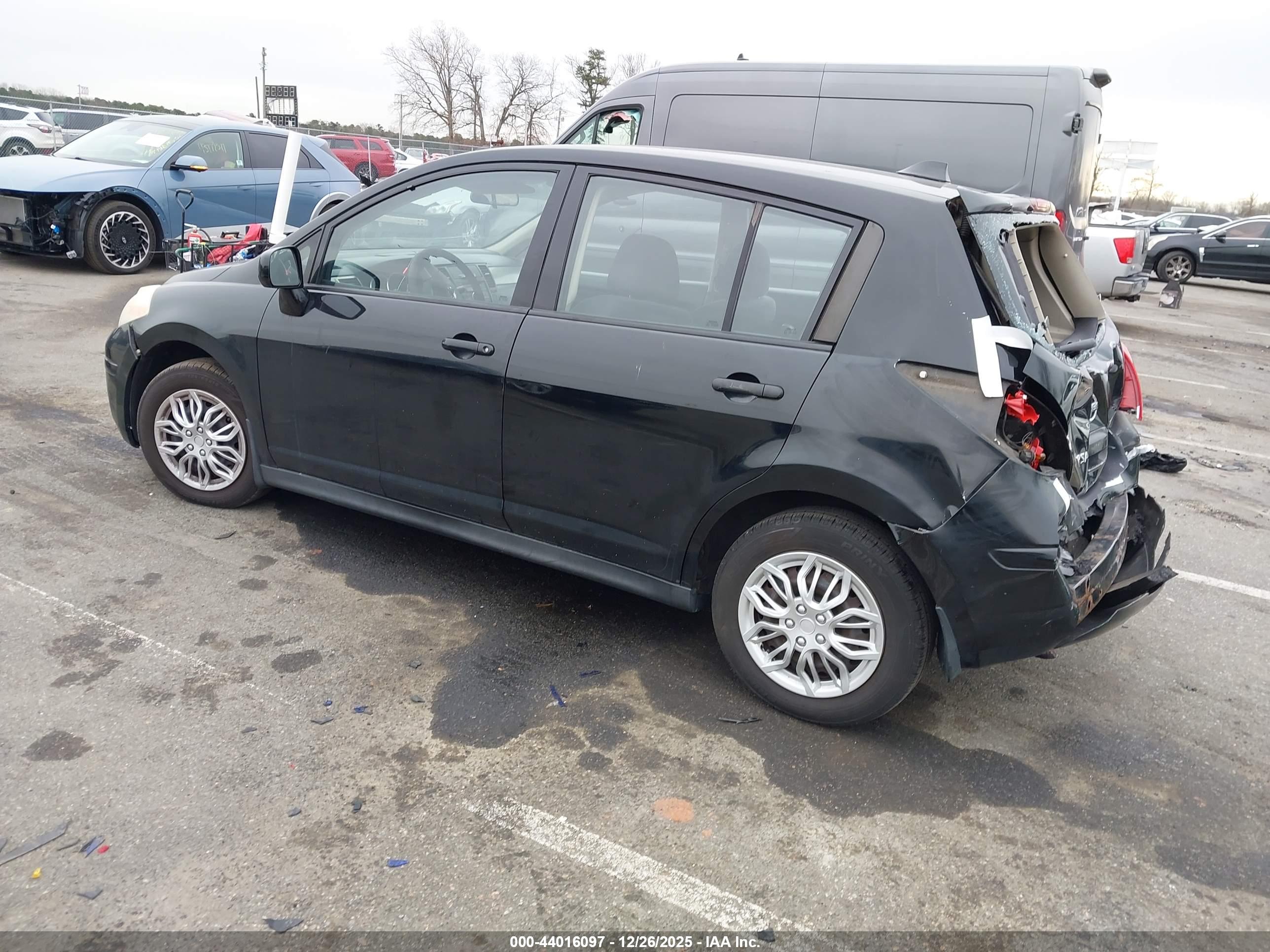 NISSAN VERSA image 3