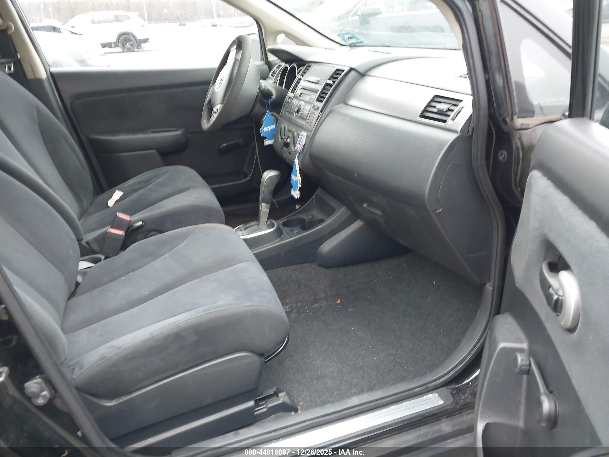 NISSAN VERSA image 5