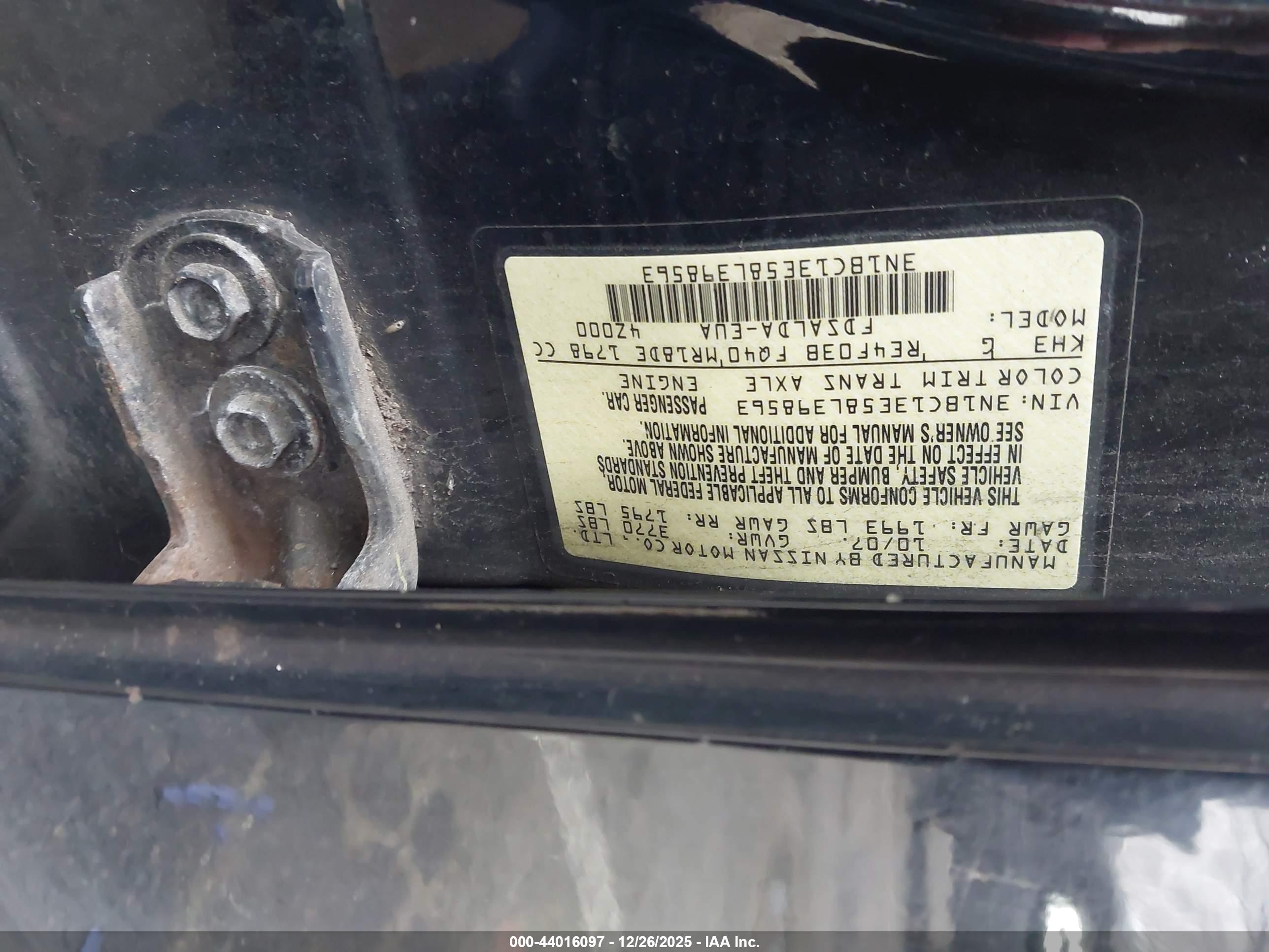 NISSAN VERSA image 9