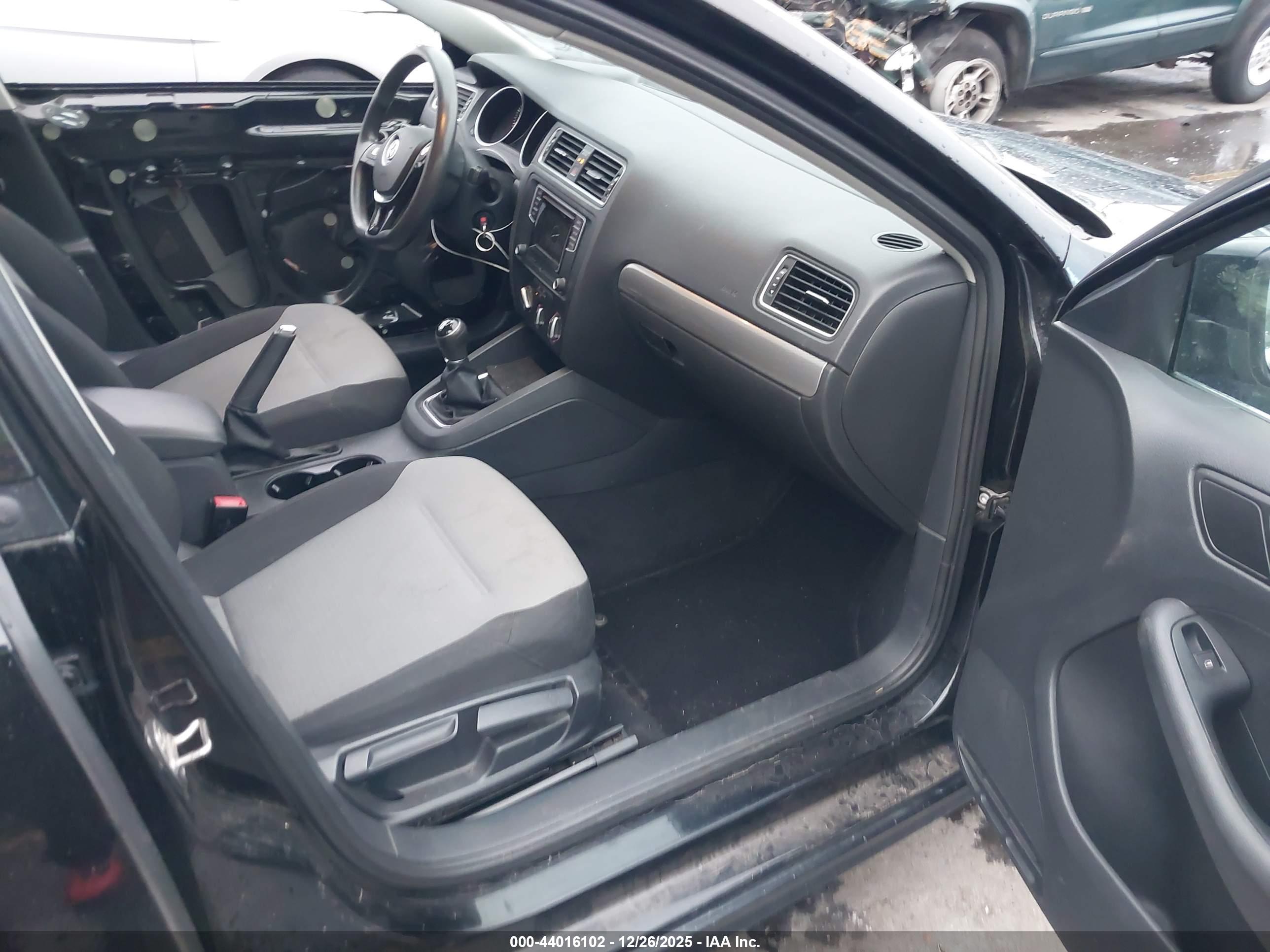 VOLKSWAGEN JETTA image 5