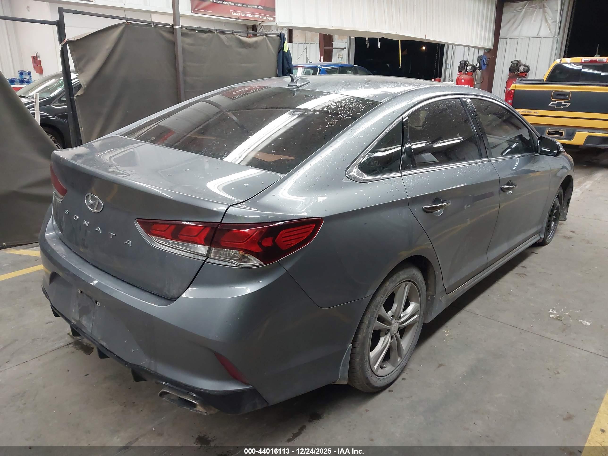 HYUNDAI SONATA image 4