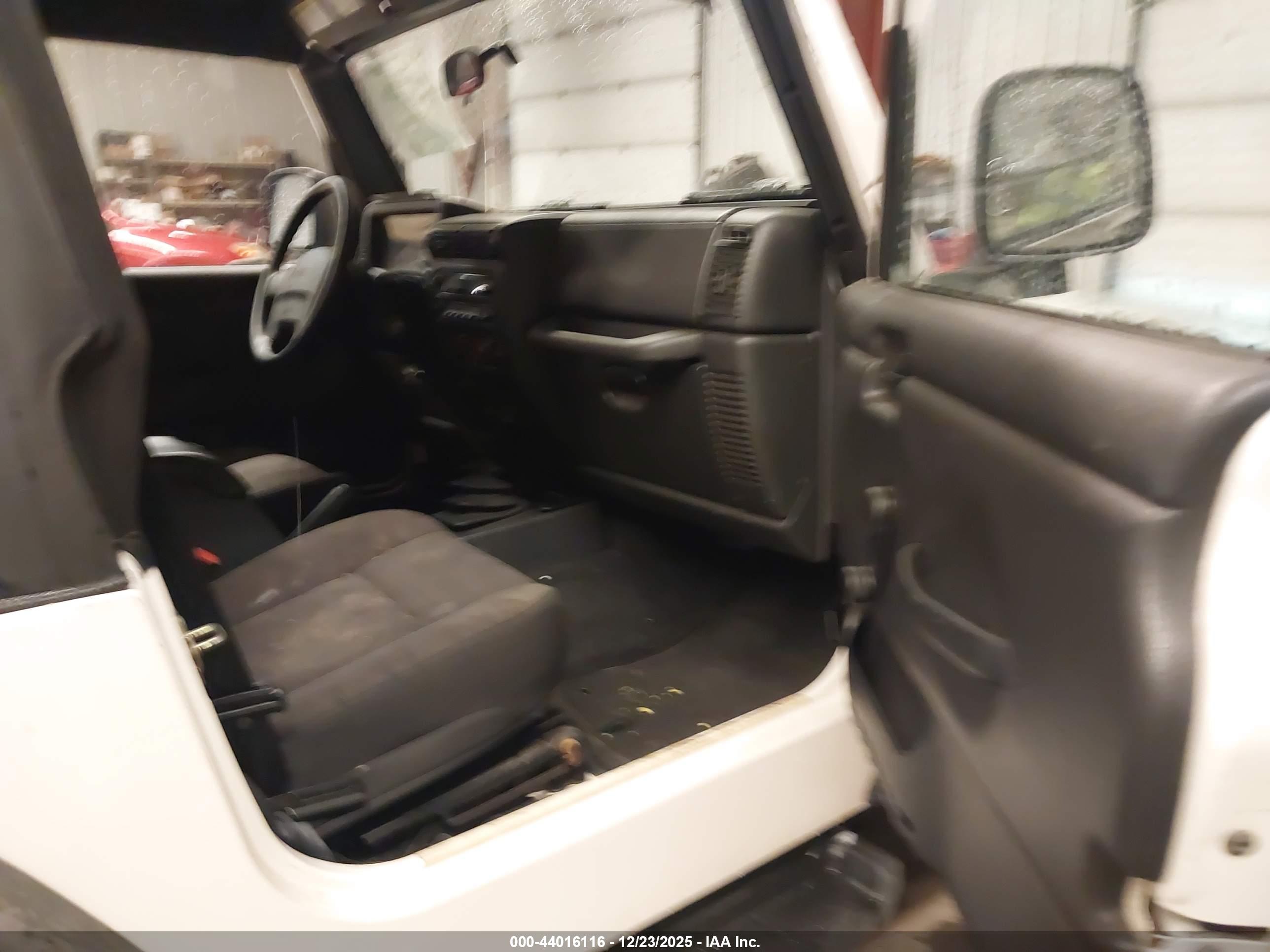 JEEP WRANGLER image 5