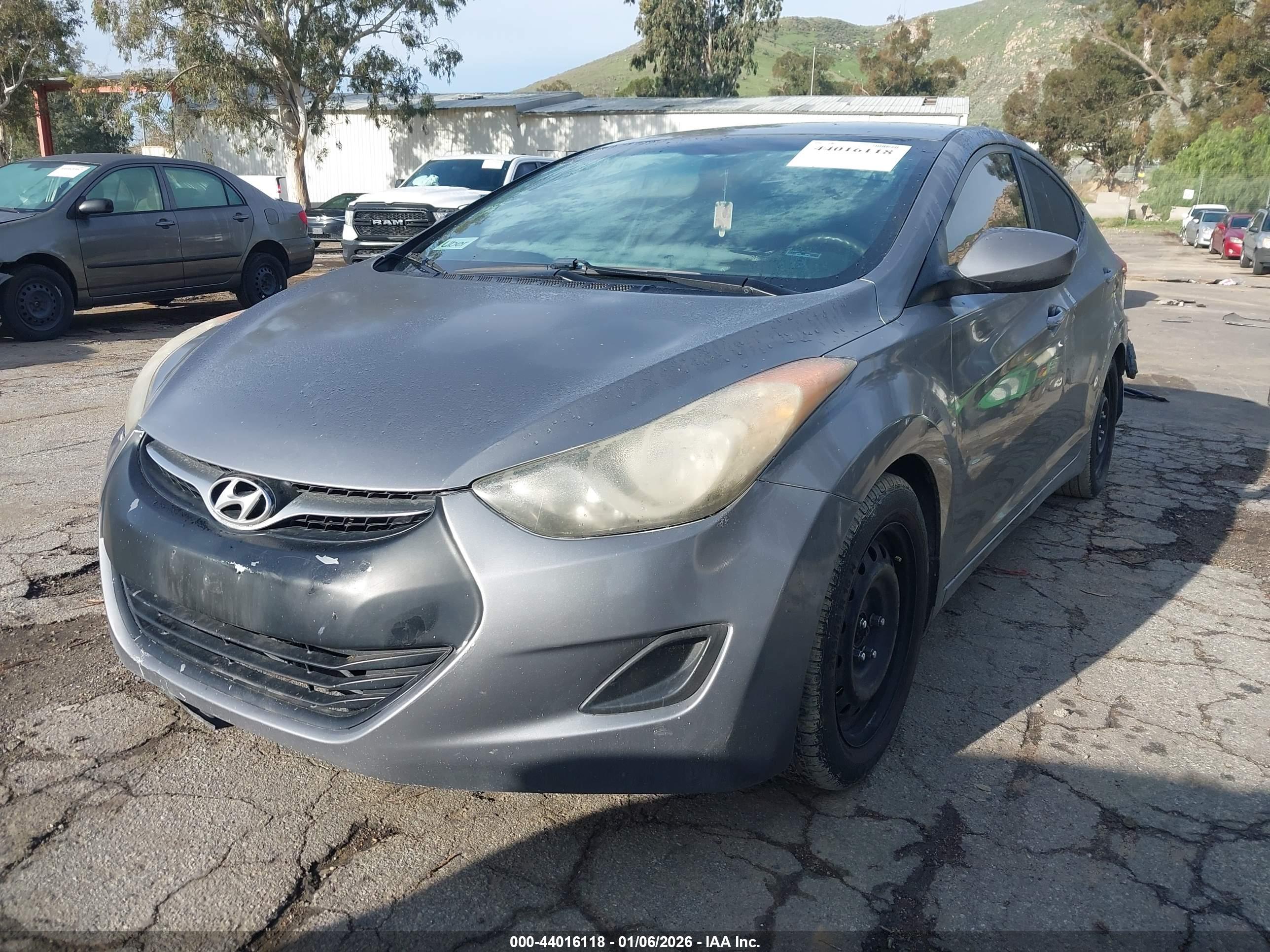 HYUNDAI ELANTRA image 2