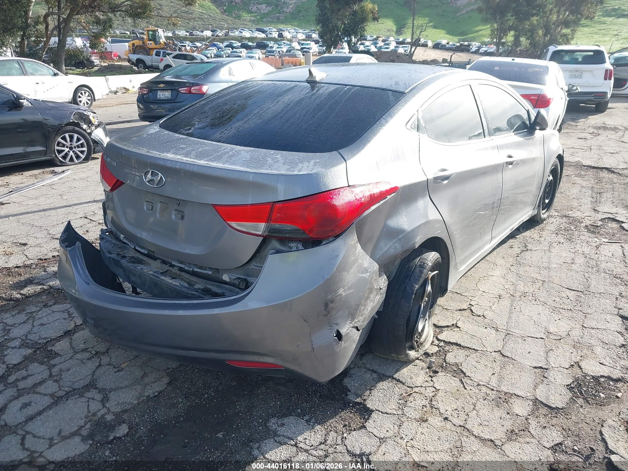 HYUNDAI ELANTRA image 4