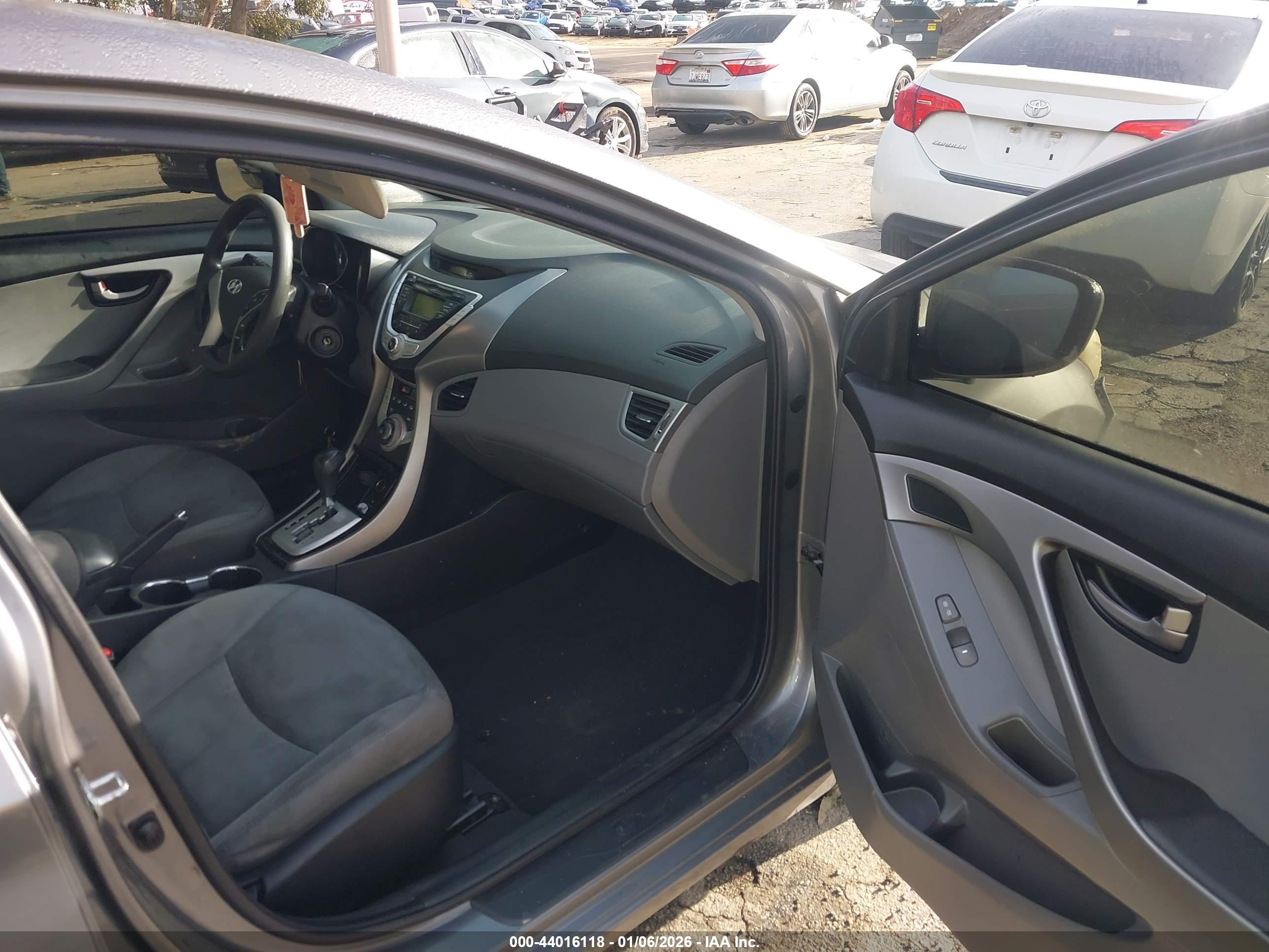 HYUNDAI ELANTRA image 5