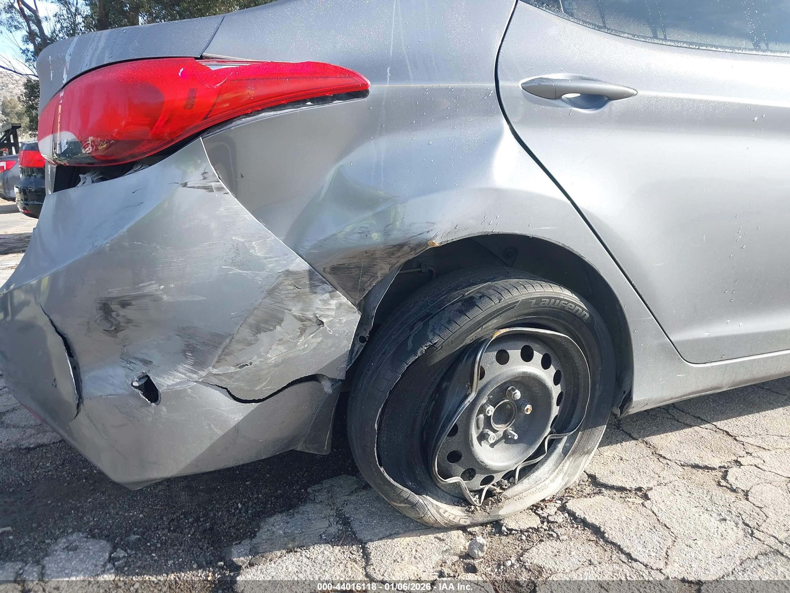 HYUNDAI ELANTRA image 6