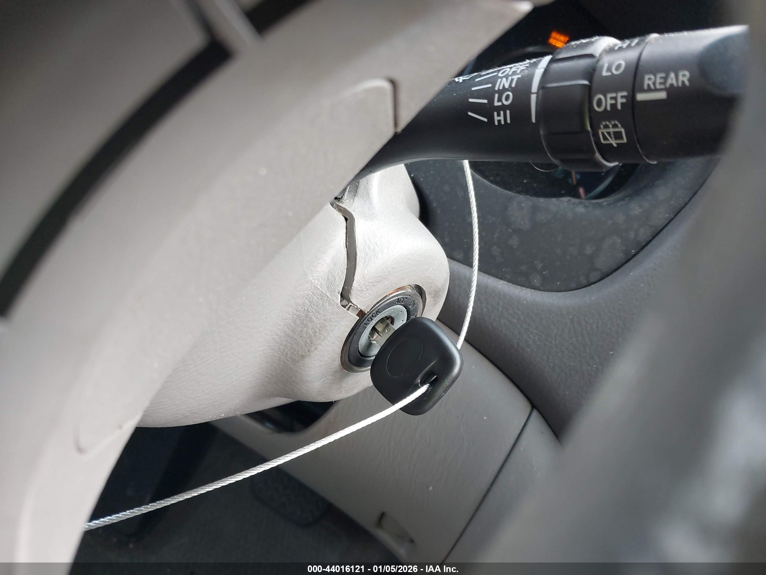 TOYOTA SIENNA image 11