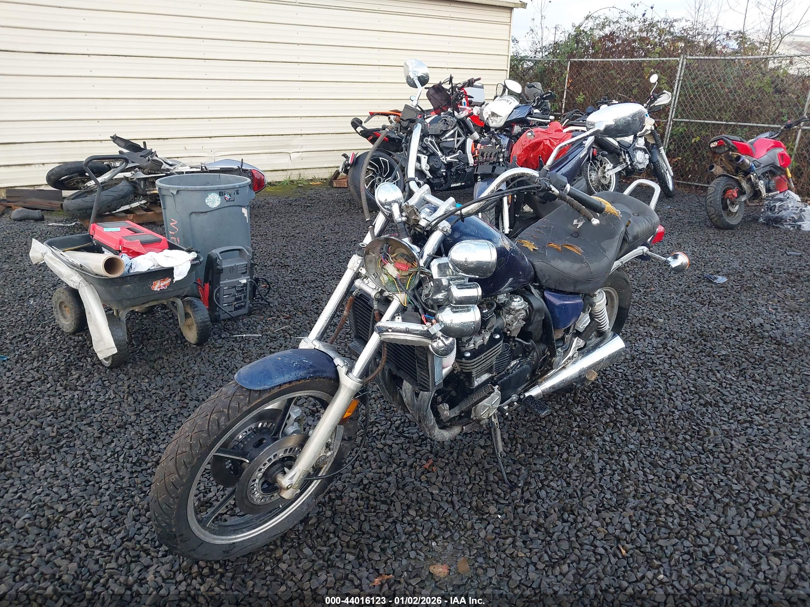 YAMAHA XJ700 image 2