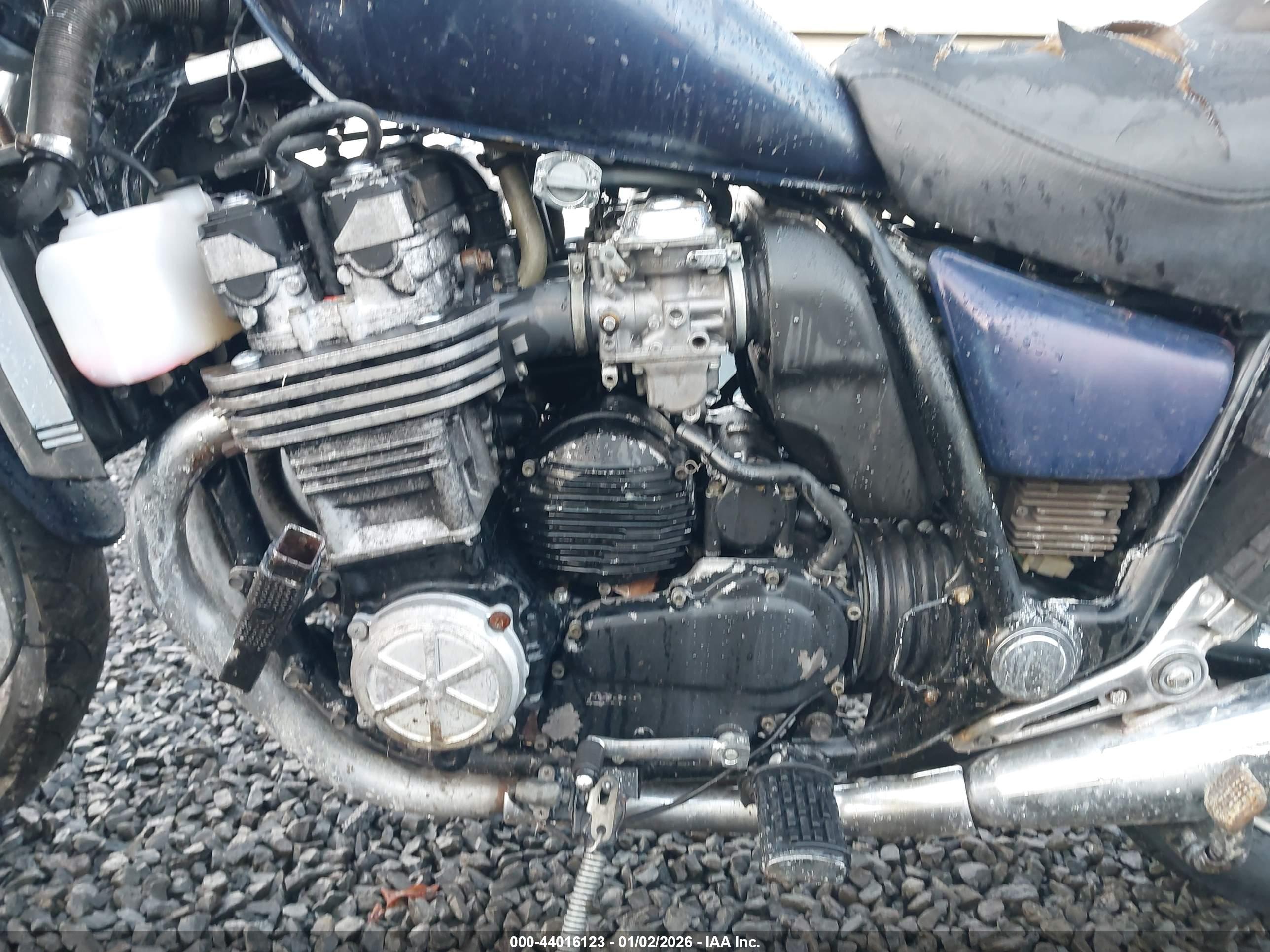 YAMAHA XJ700 image 9