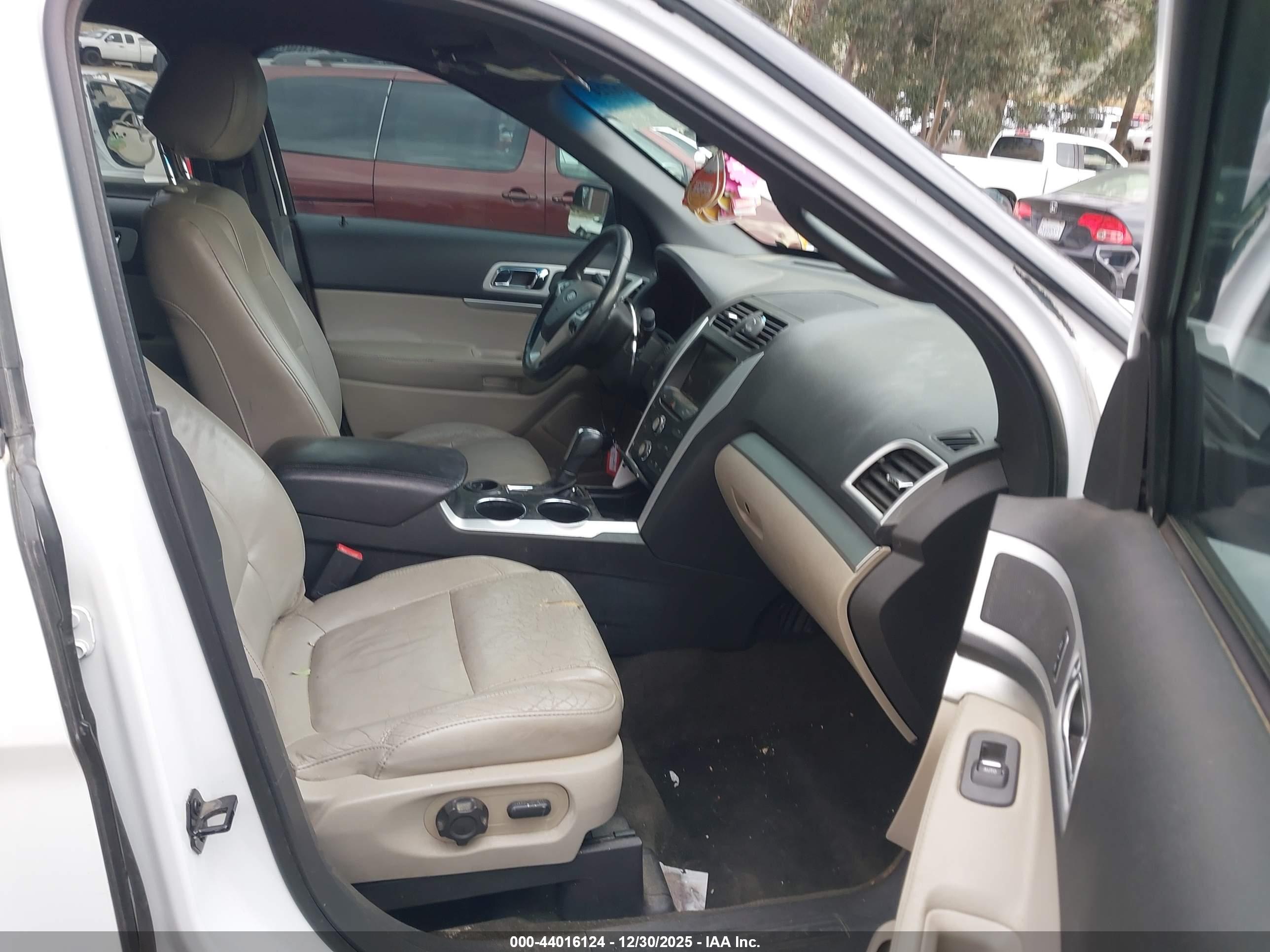 FORD EXPLORER image 5