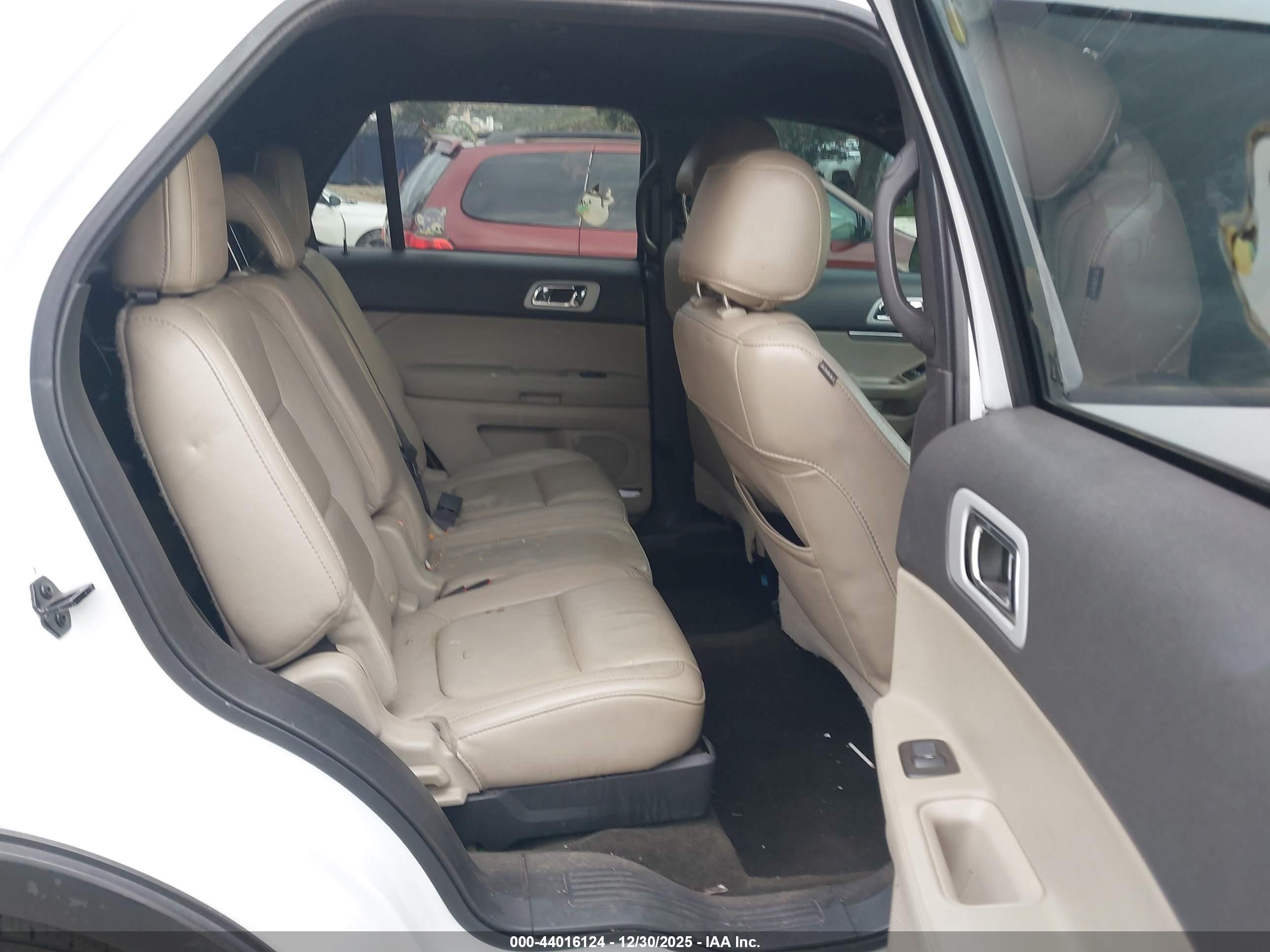 FORD EXPLORER image 8