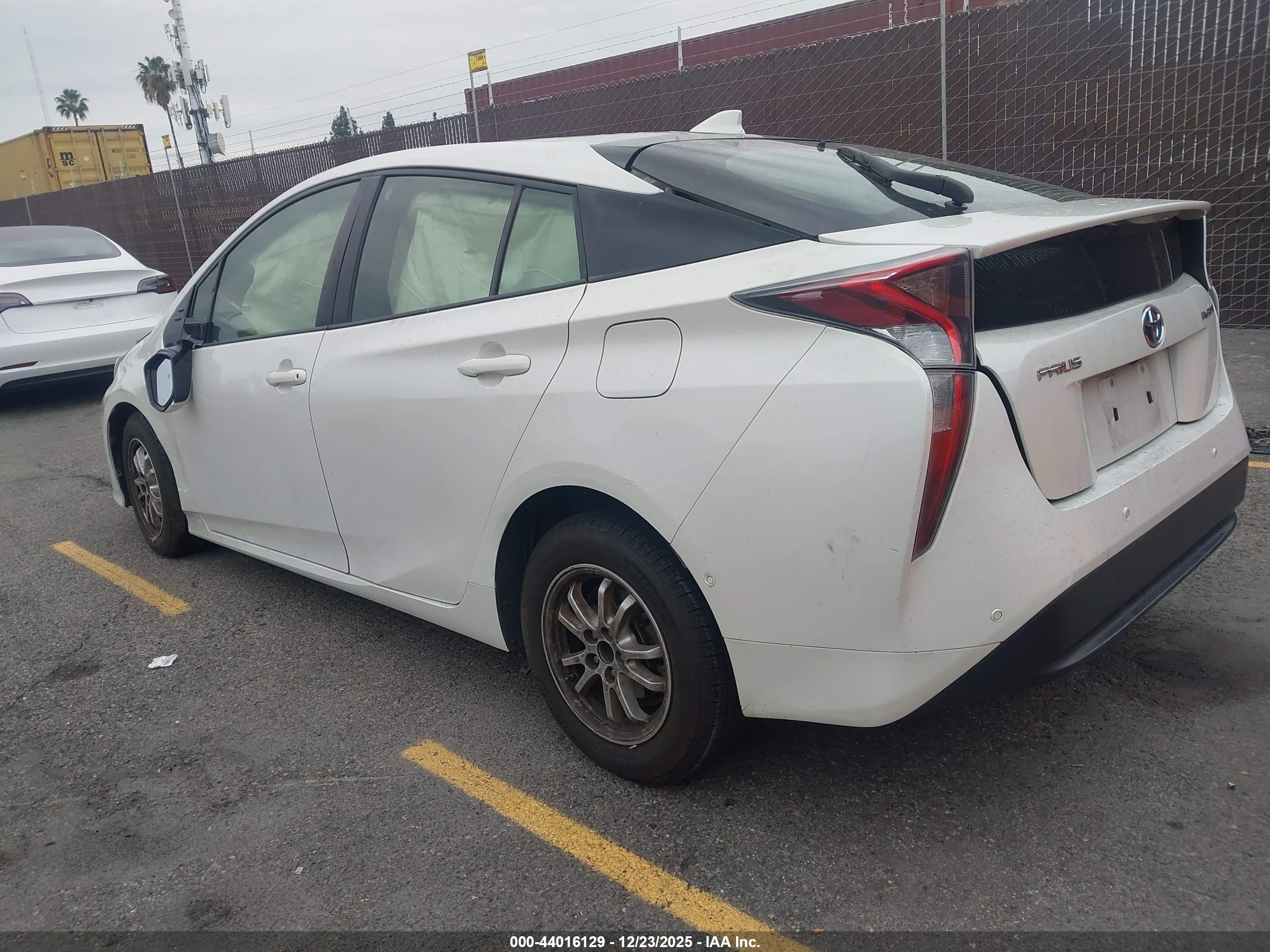 TOYOTA PRIUS image 3