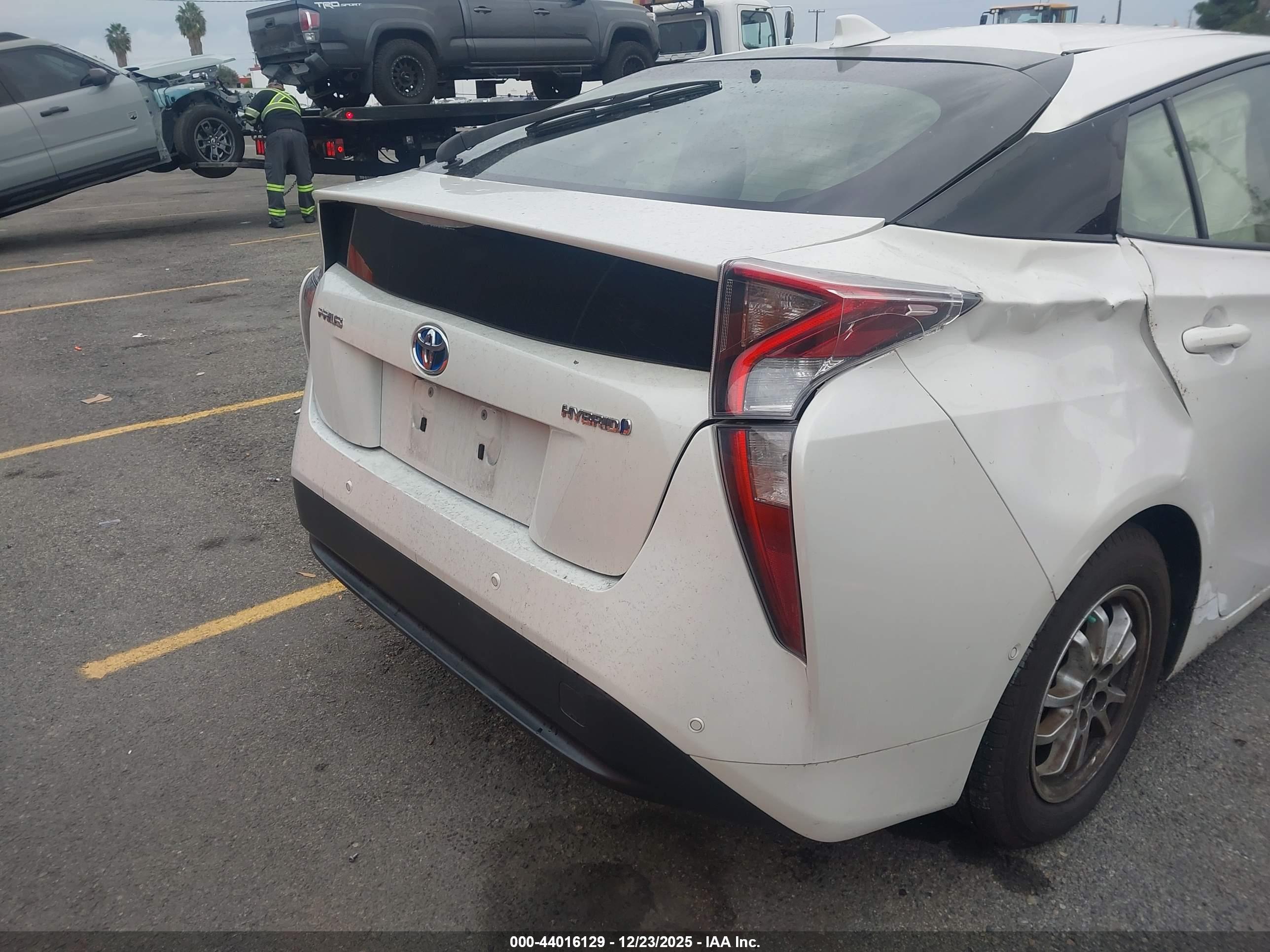 TOYOTA PRIUS image 4