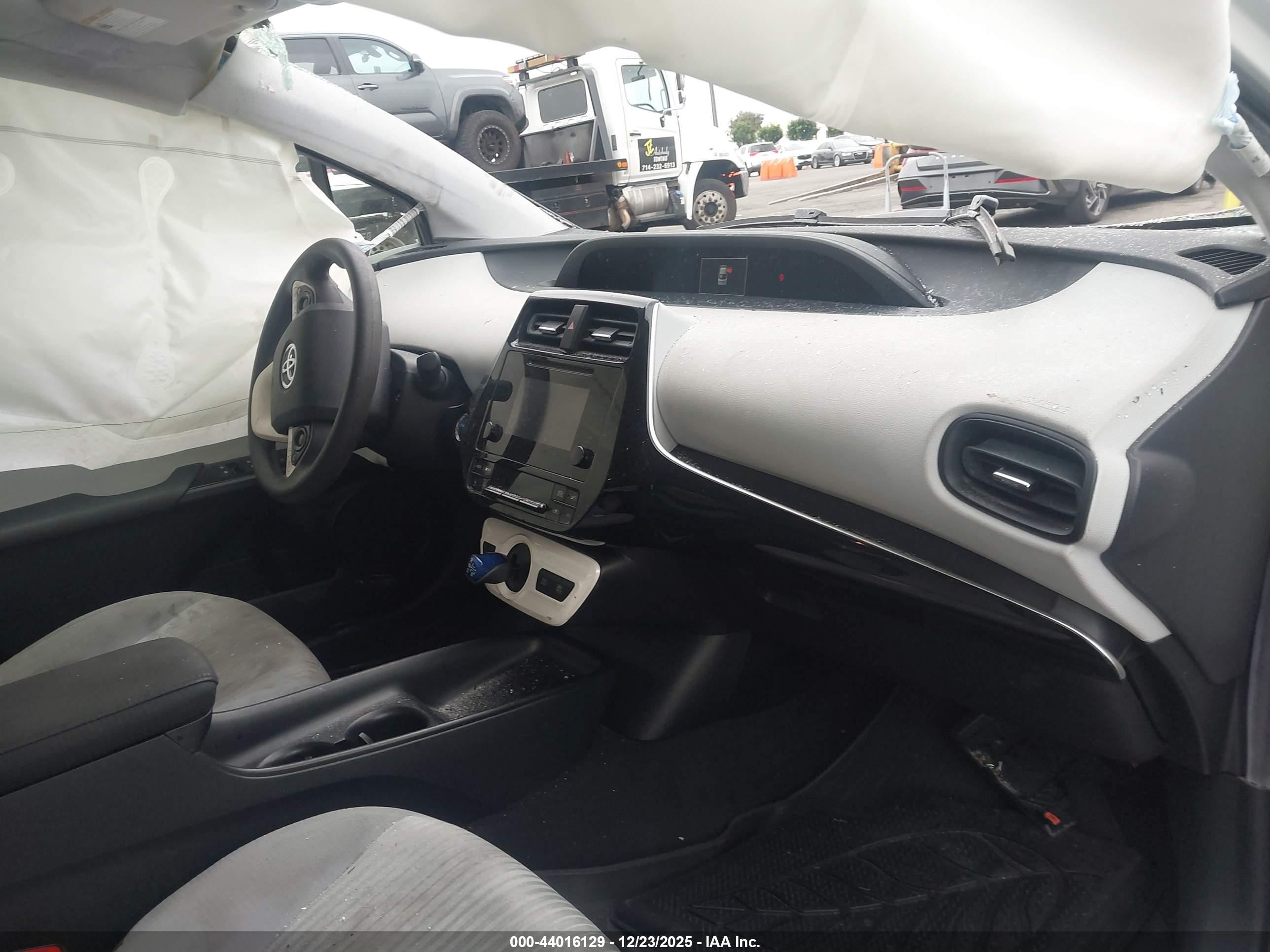 TOYOTA PRIUS image 5