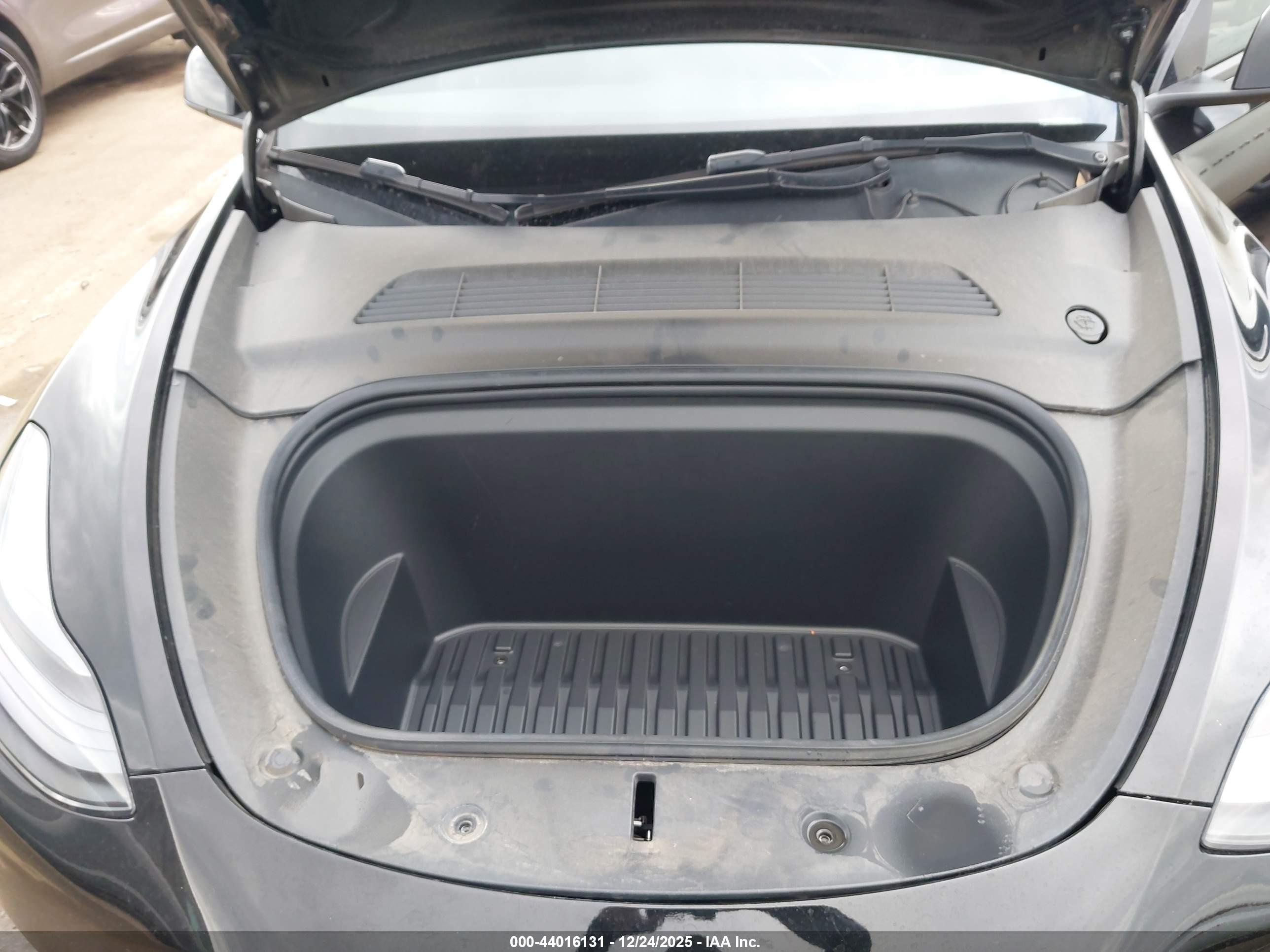 TESLA MODEL image 10