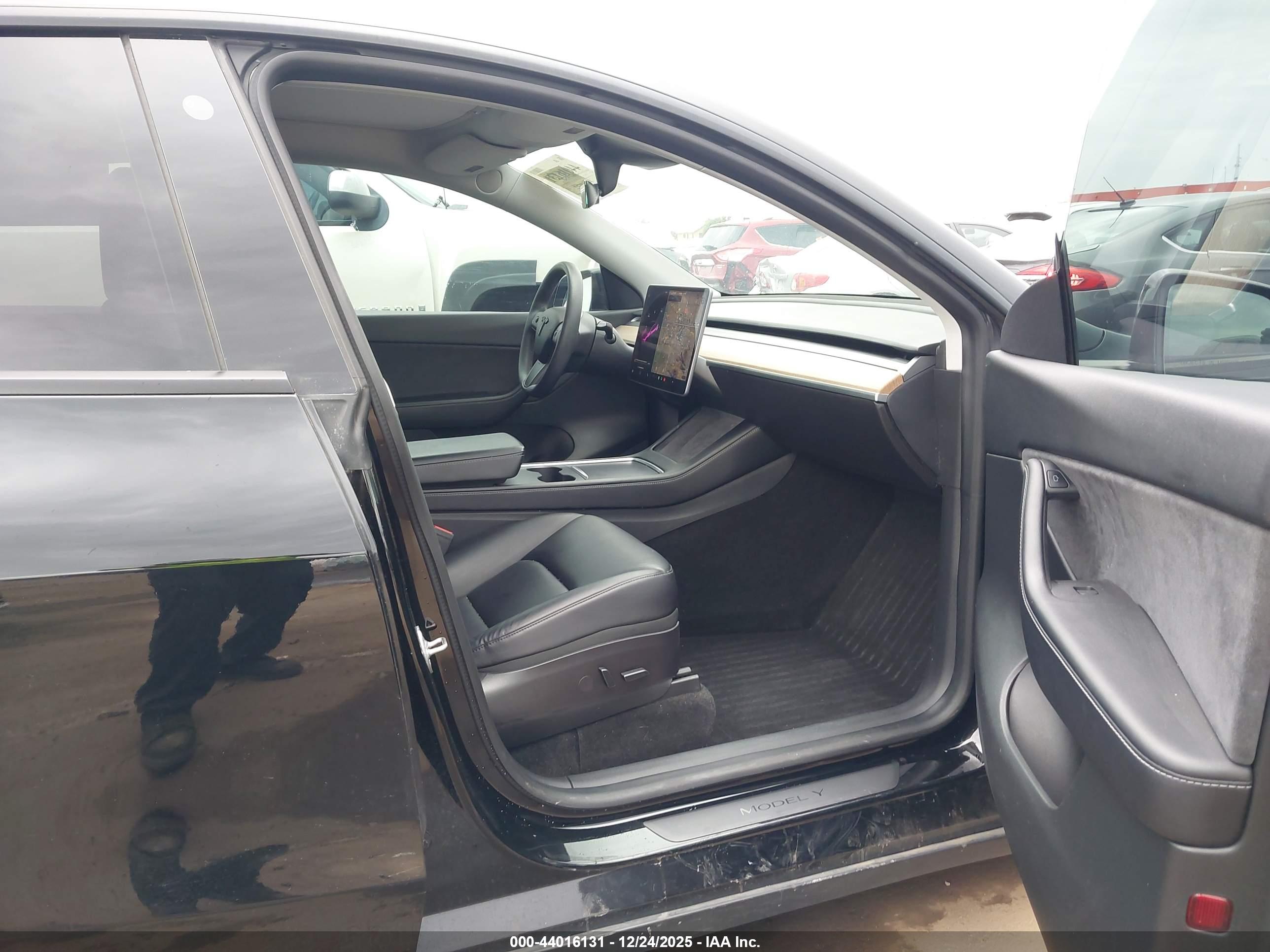 TESLA MODEL image 5