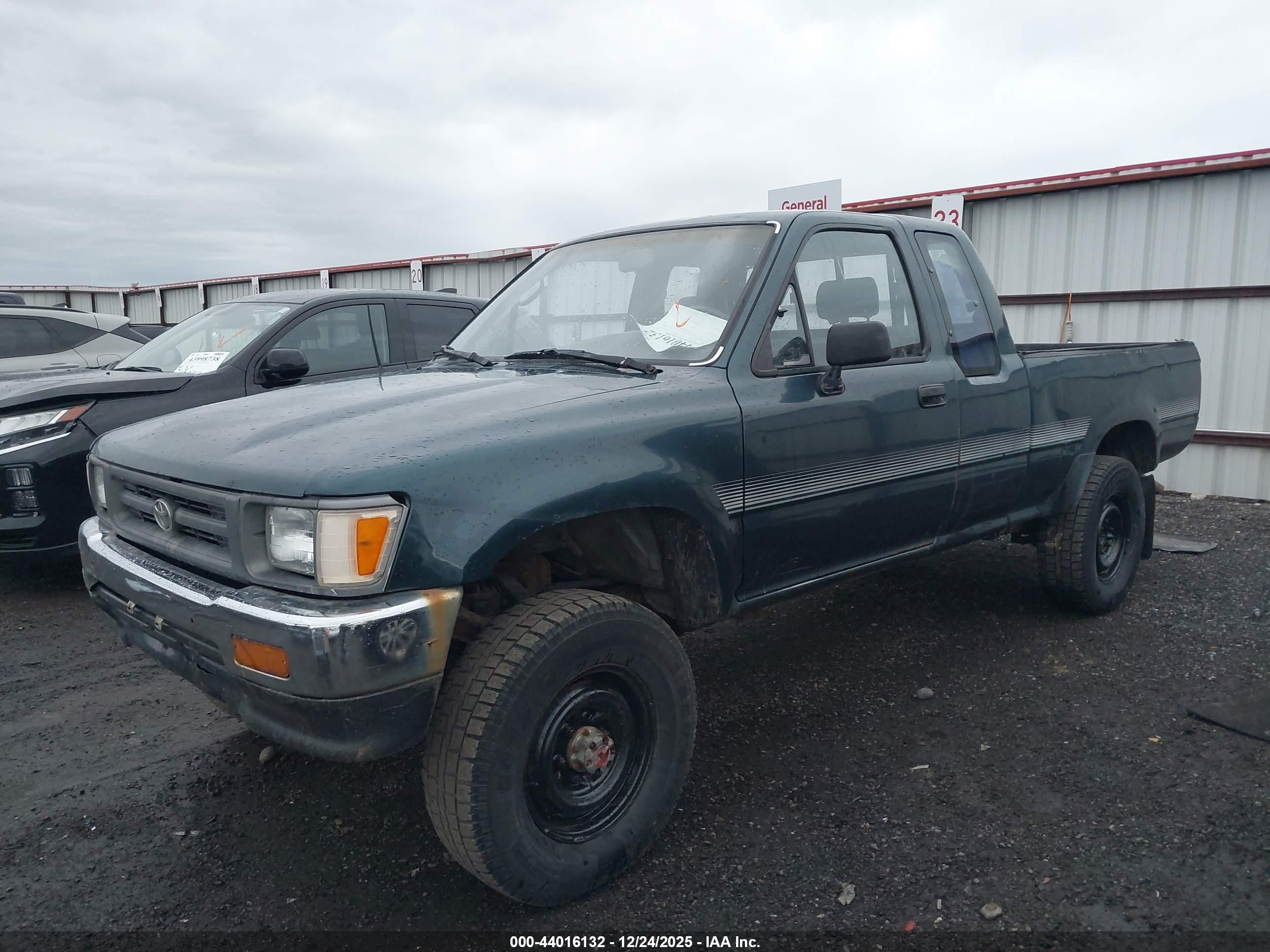 TOYOTA PICKUP image 2