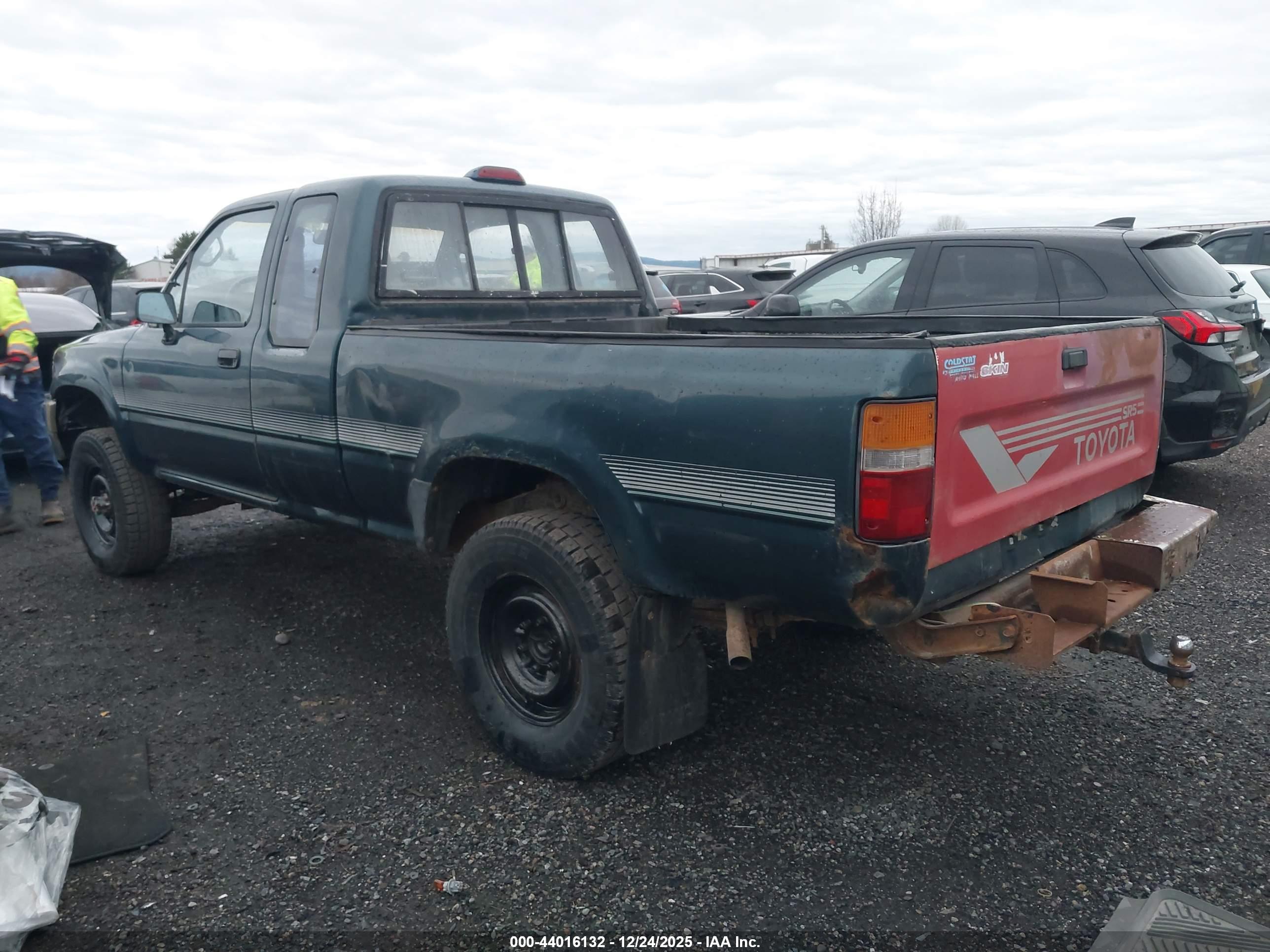 TOYOTA PICKUP image 3