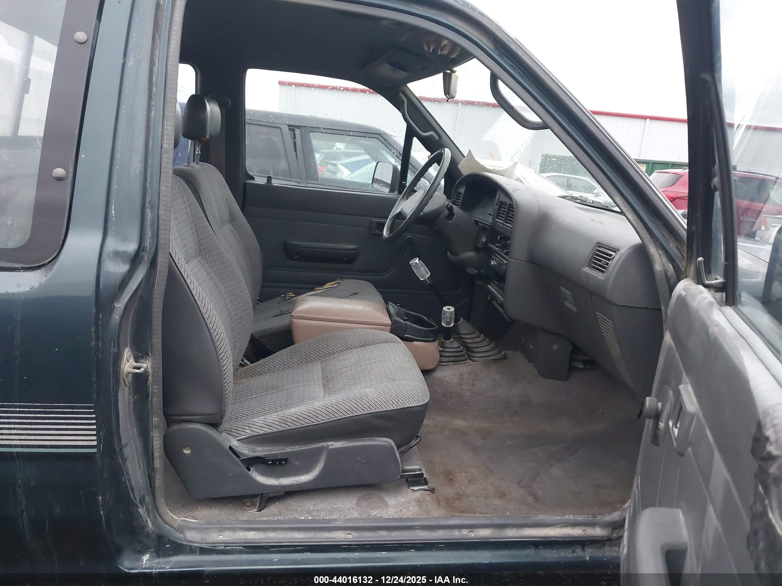 TOYOTA PICKUP image 5