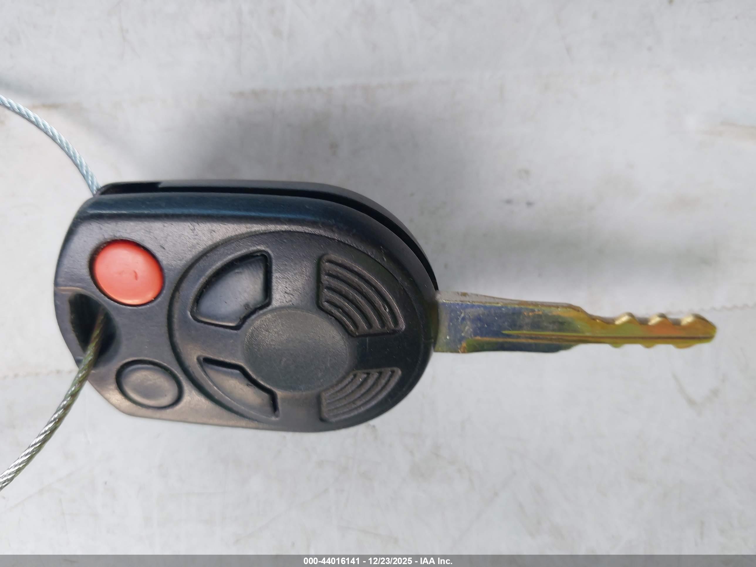 FORD FUSION image 11