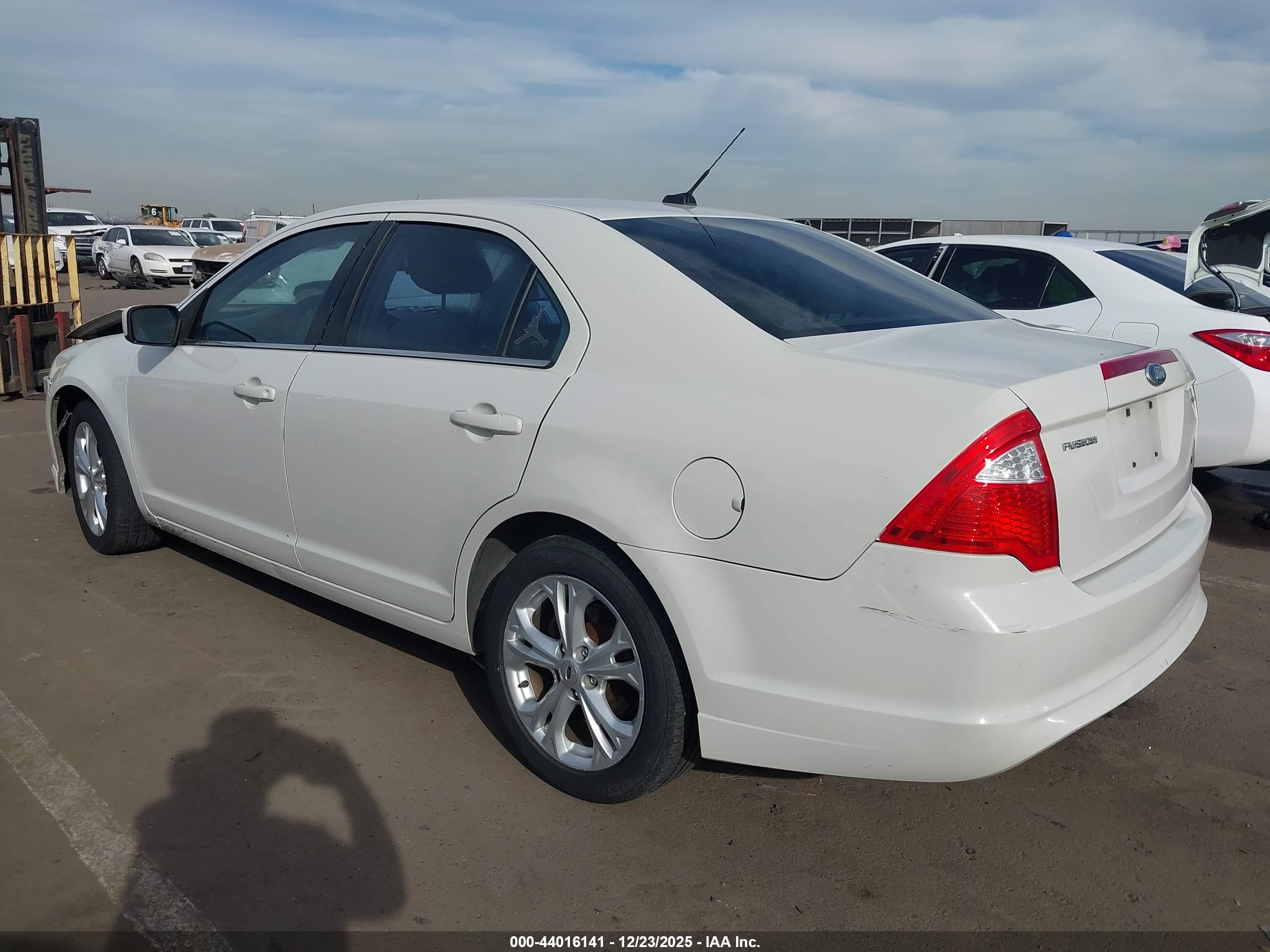 FORD FUSION image 3