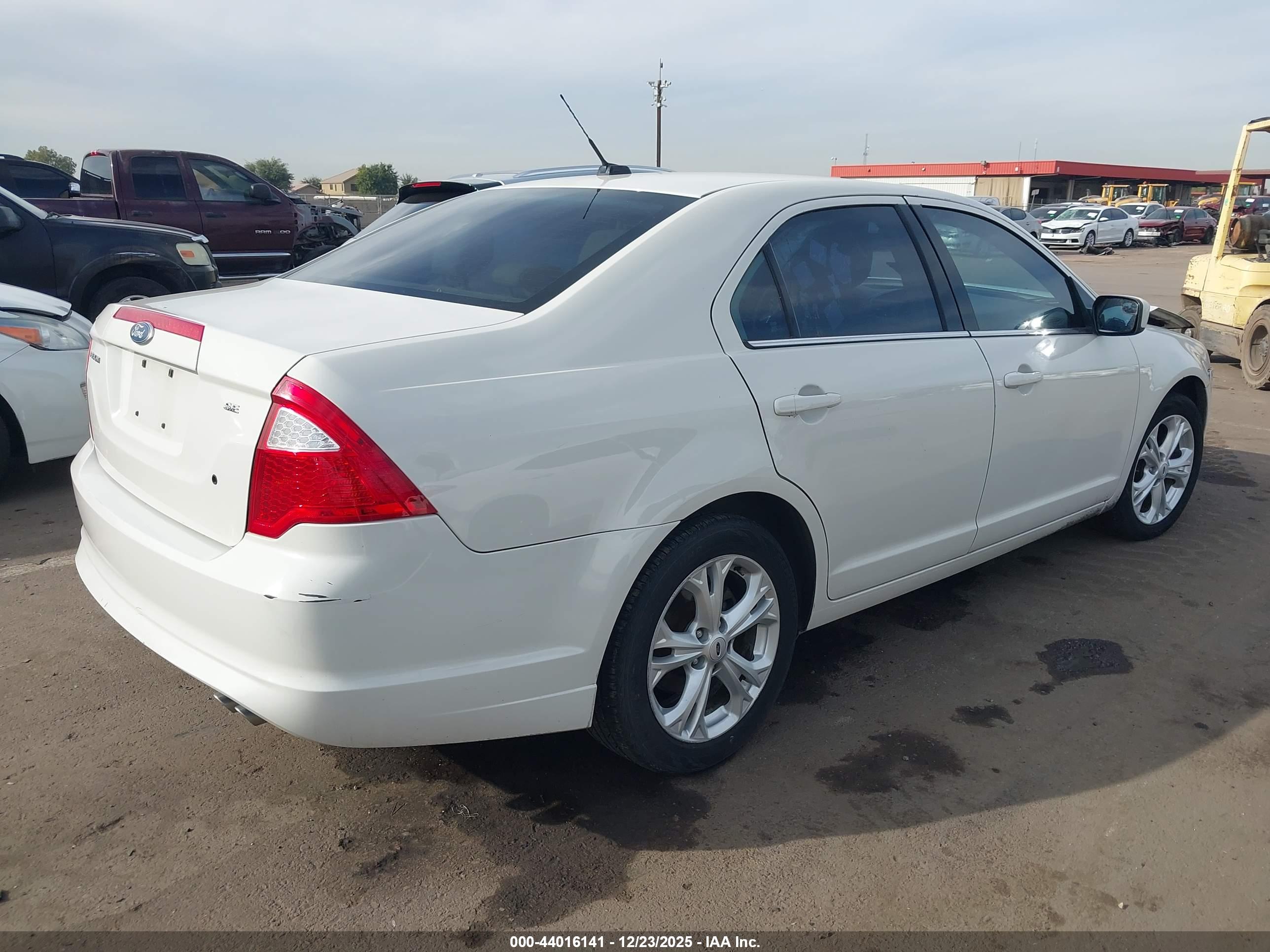 FORD FUSION image 4
