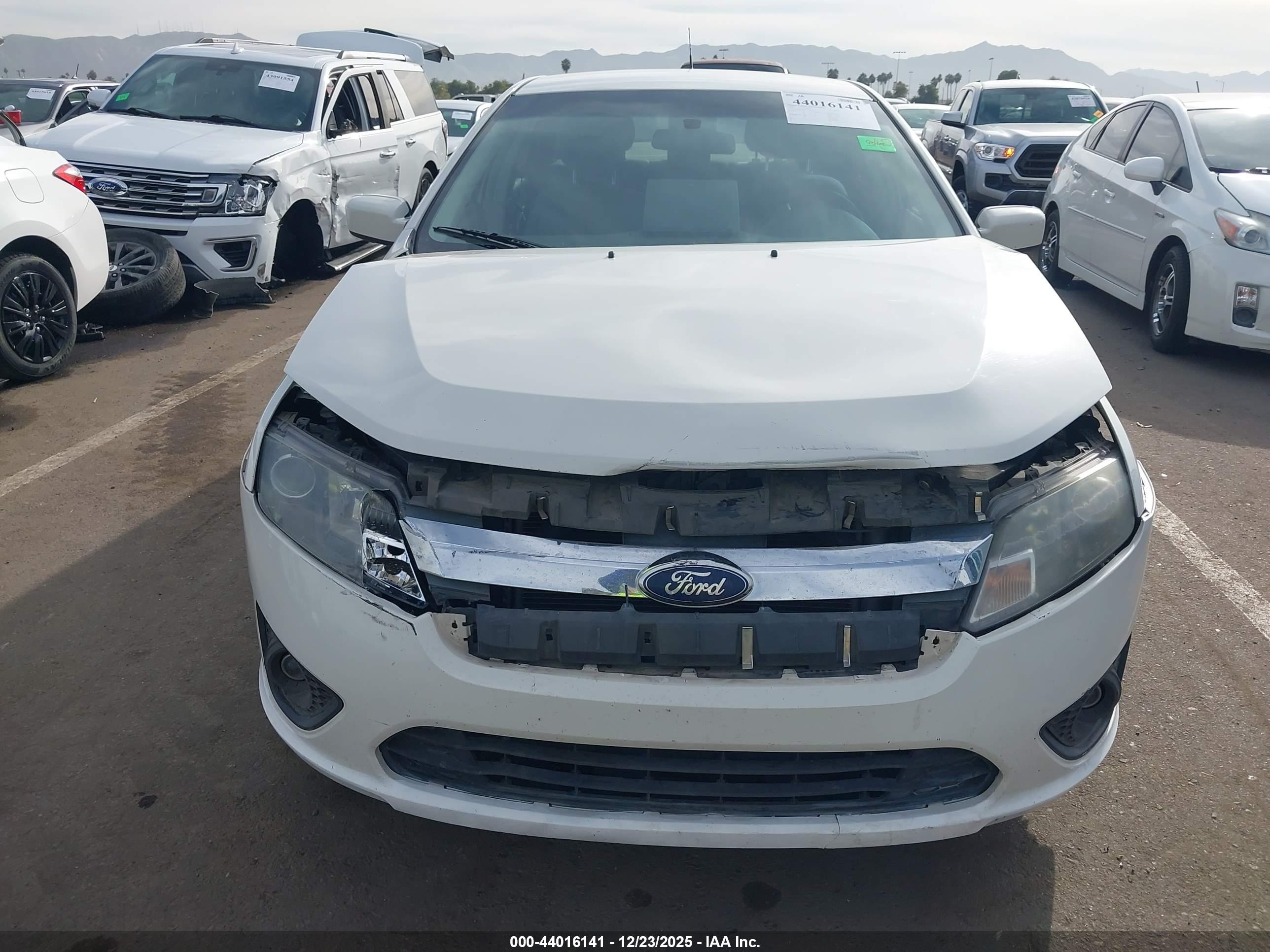FORD FUSION image 6