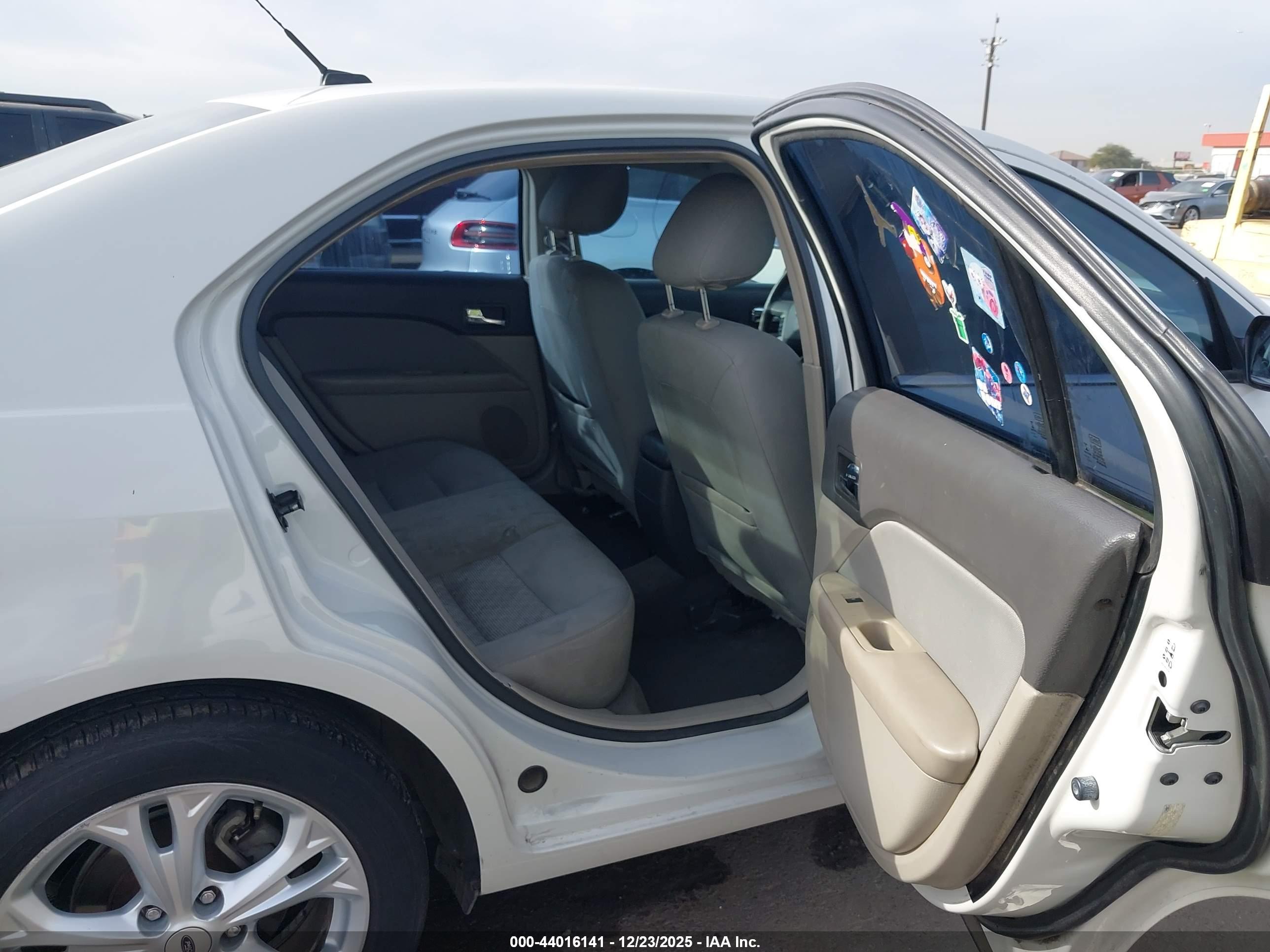 FORD FUSION image 8