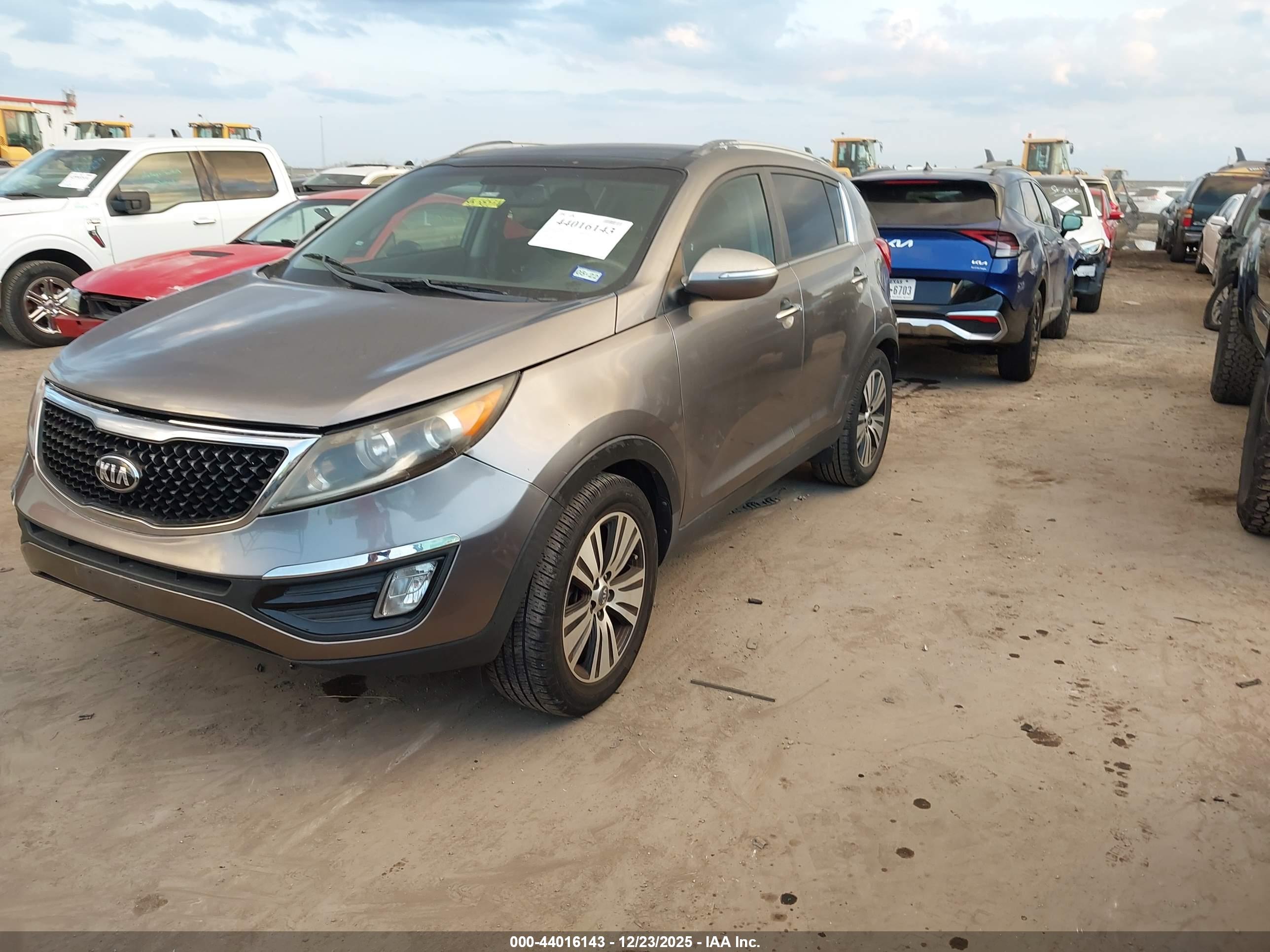 KIA SPORTAGE image 2