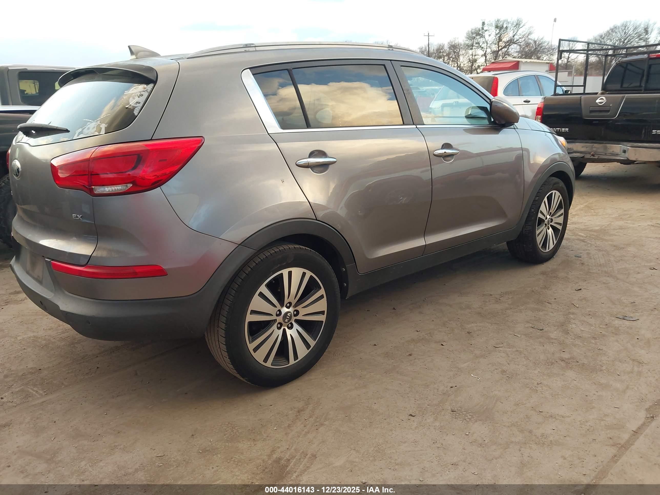 KIA SPORTAGE image 4