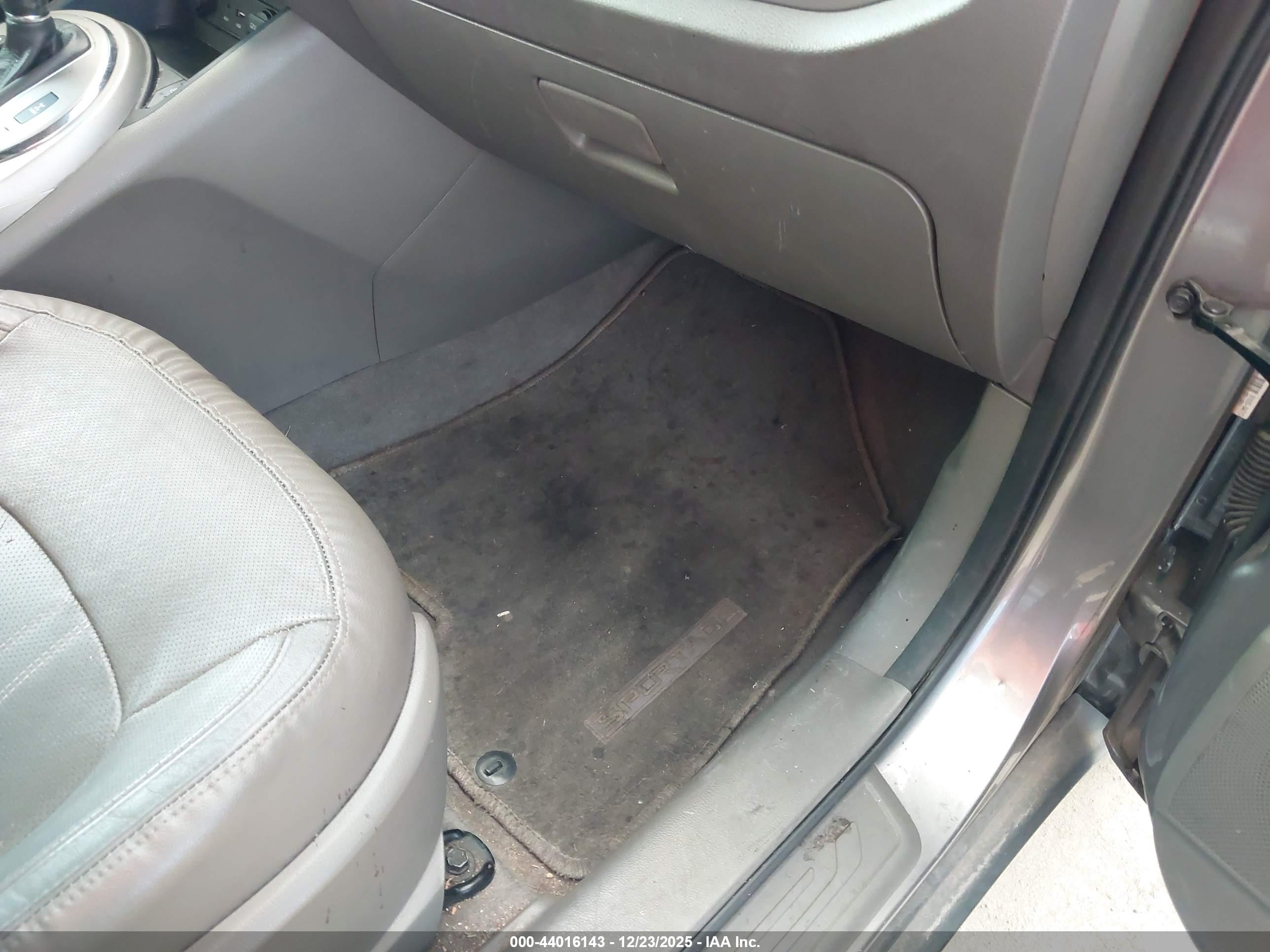 KIA SPORTAGE image 8