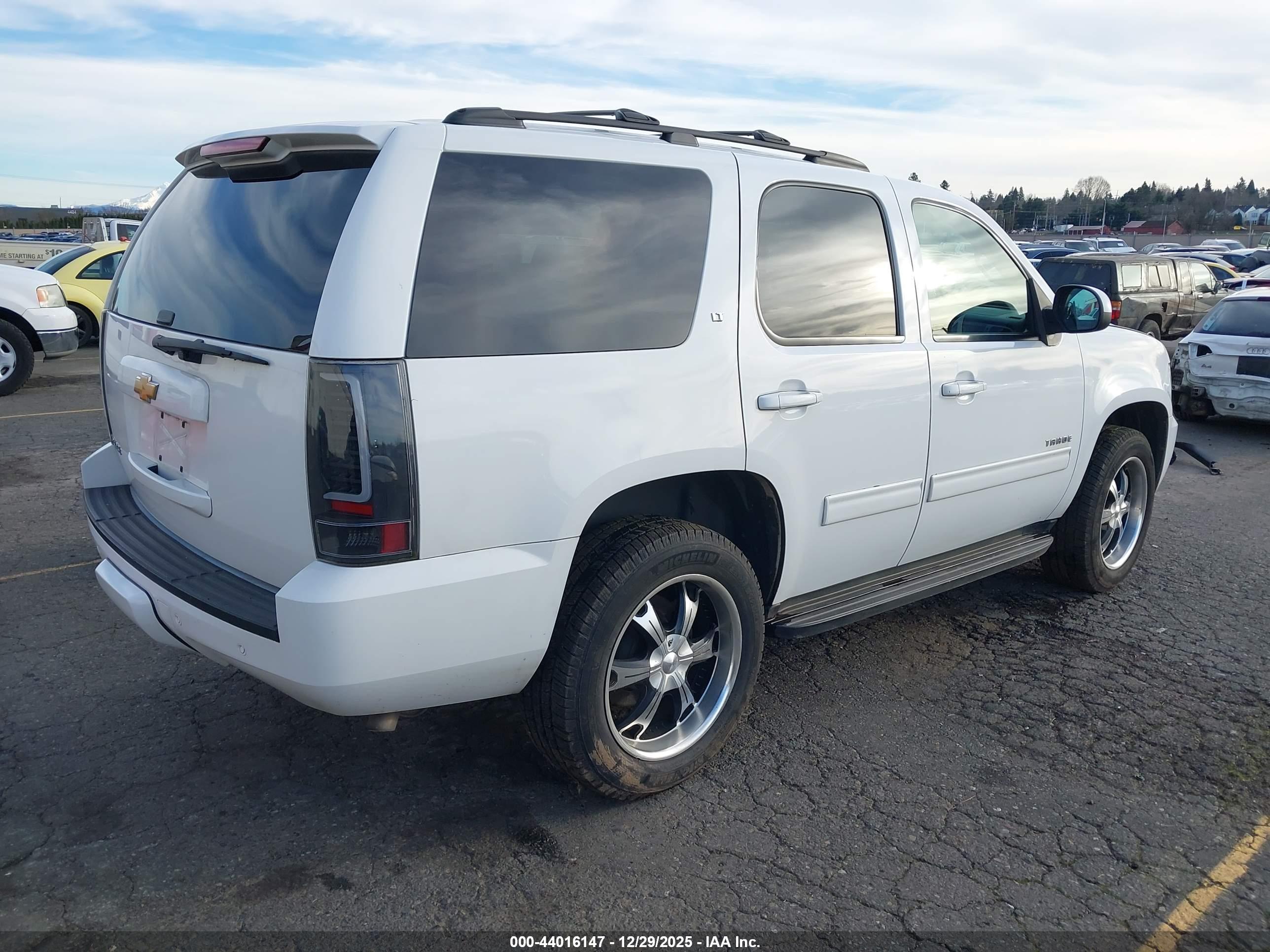 CHEVROLET TAHOE image 4