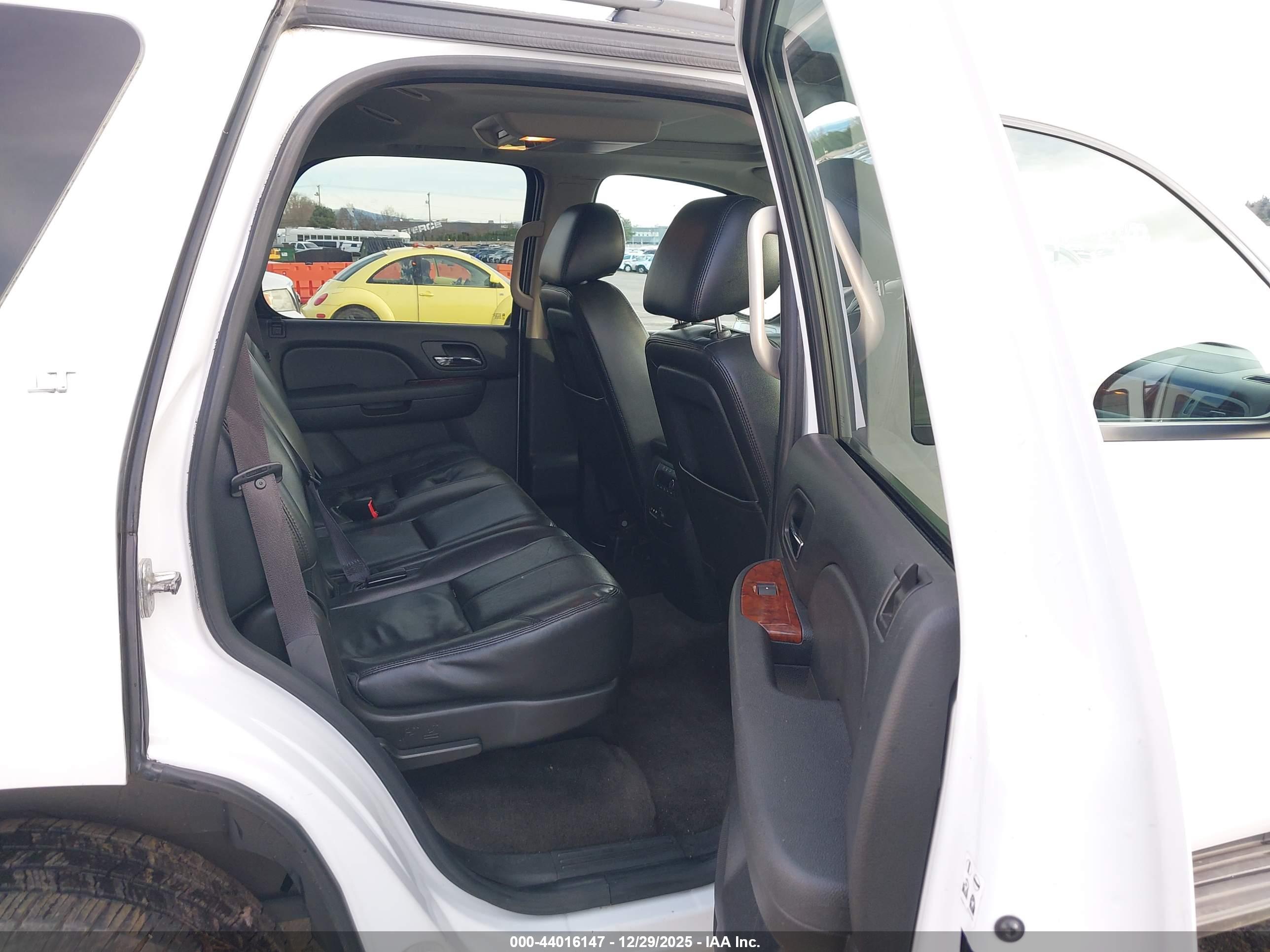 CHEVROLET TAHOE image 8