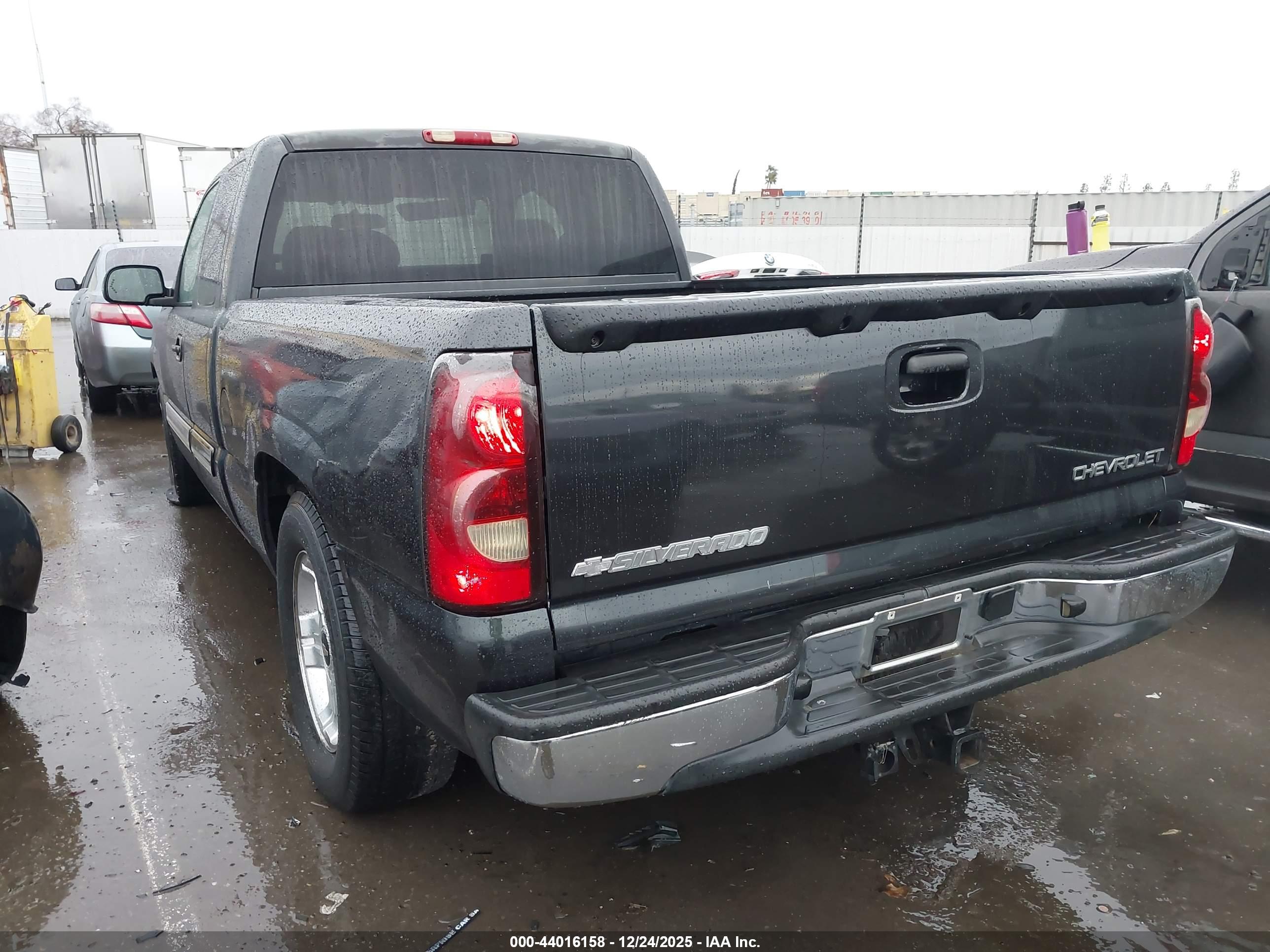 CHEVROLET SILVERADO image 3