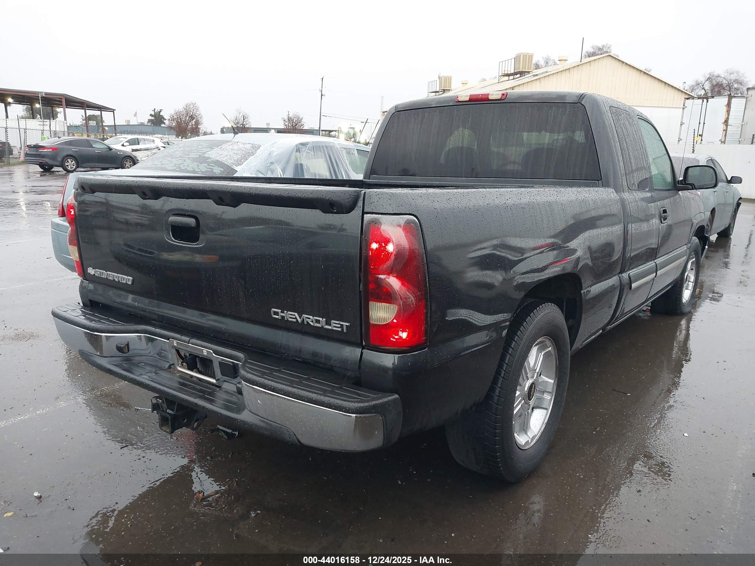 CHEVROLET SILVERADO image 4