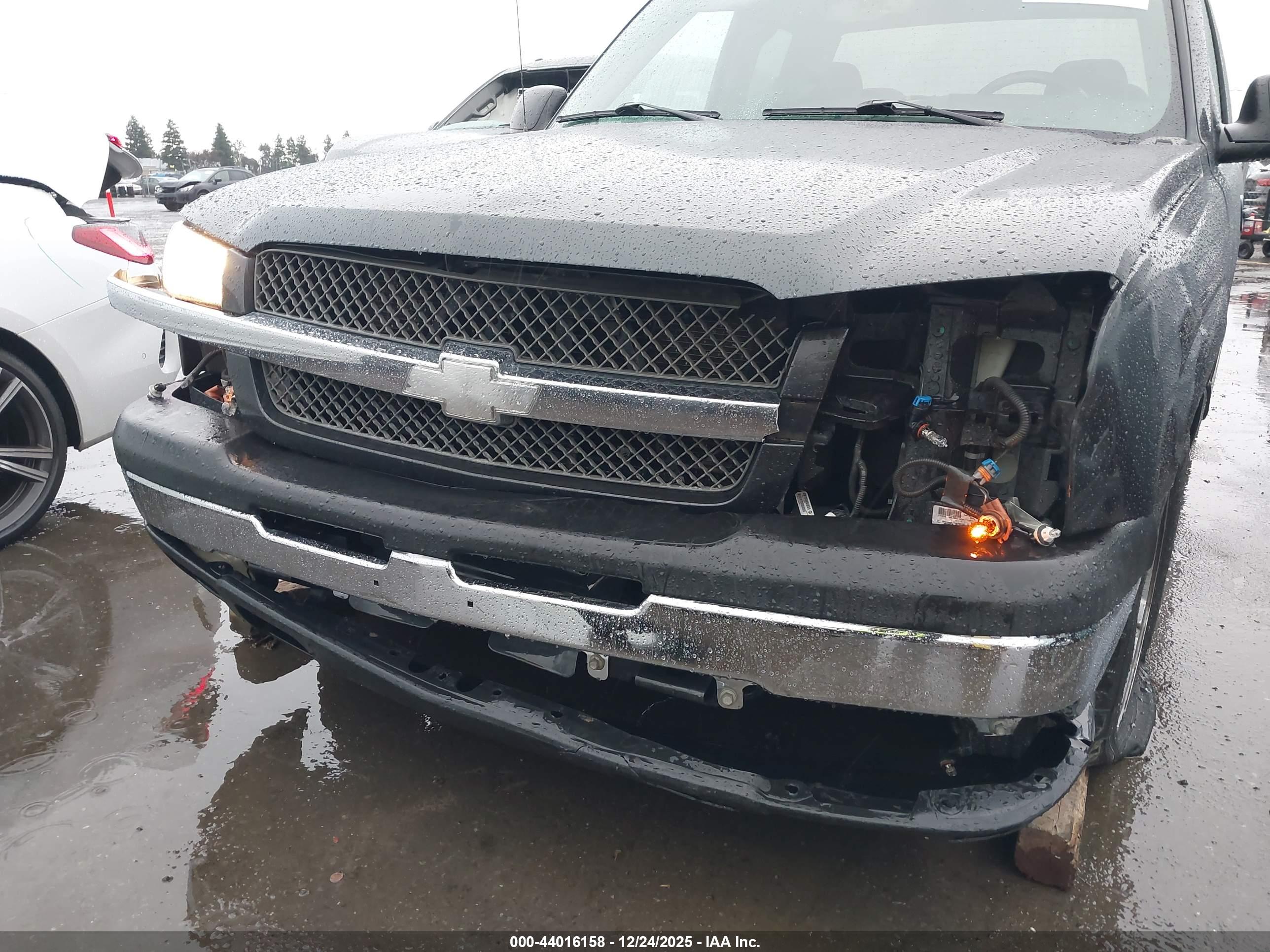 CHEVROLET SILVERADO image 6