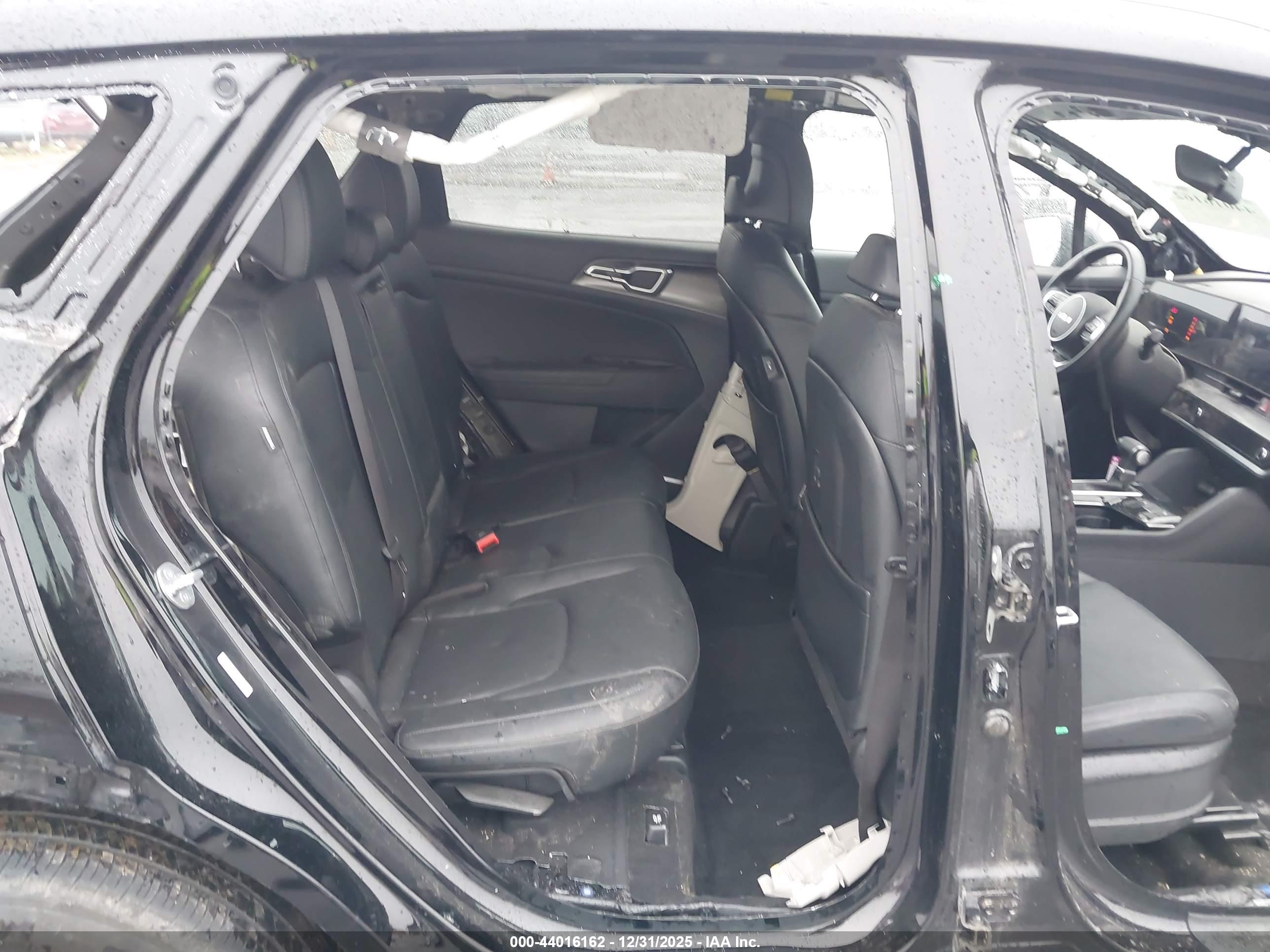 KIA SPORTAGE image 8