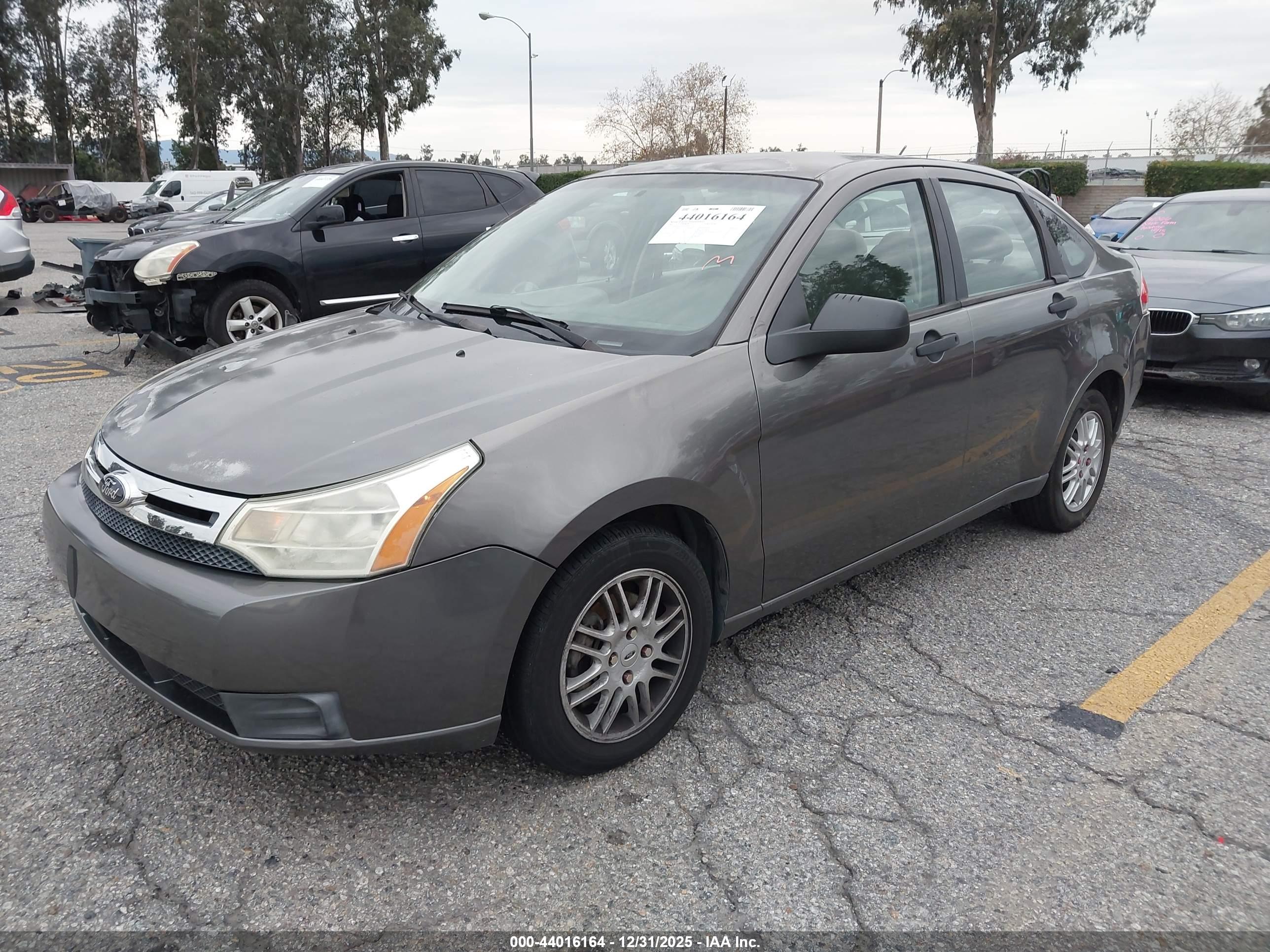 FORD FOCUS image 2