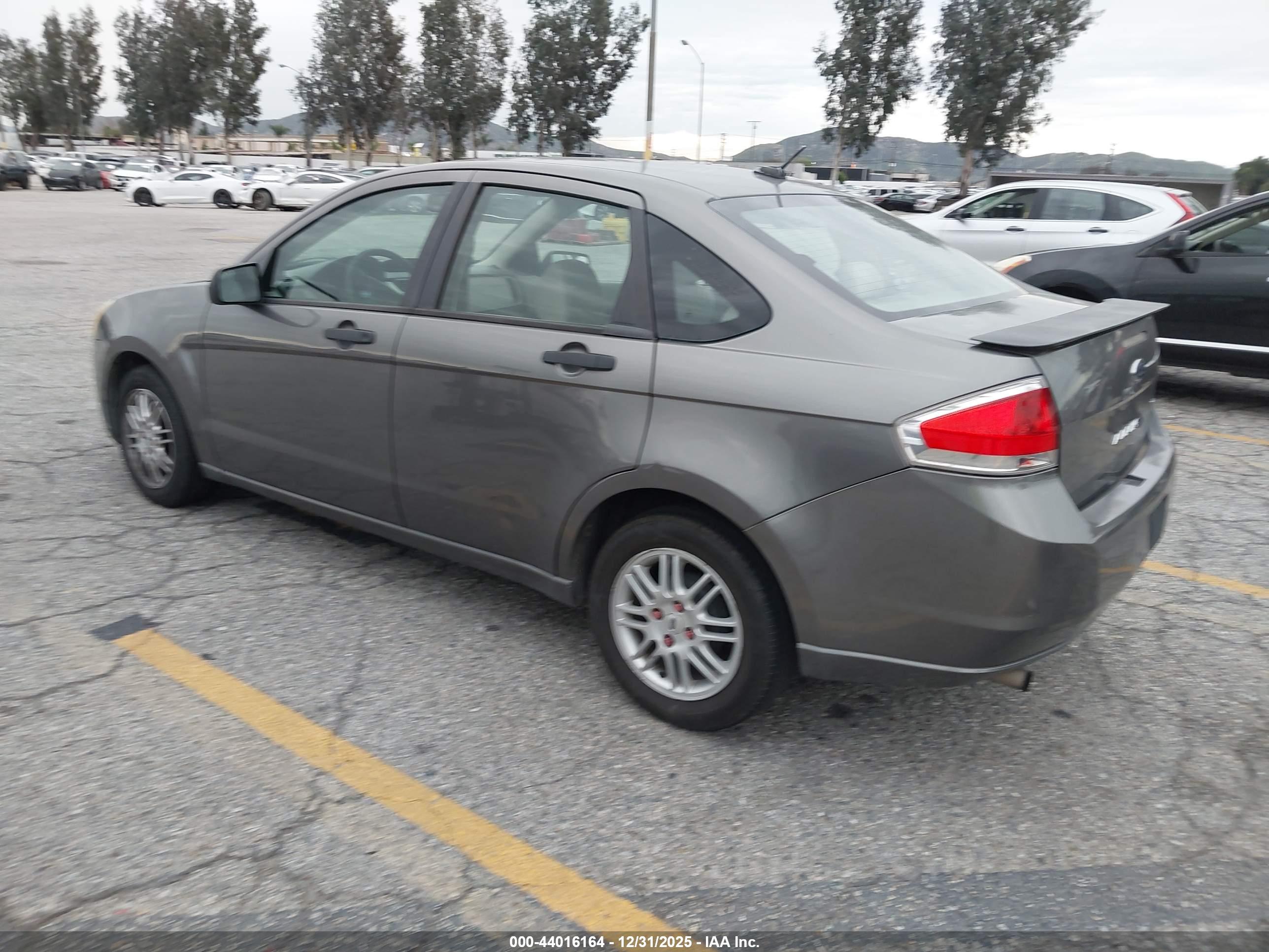 FORD FOCUS image 3