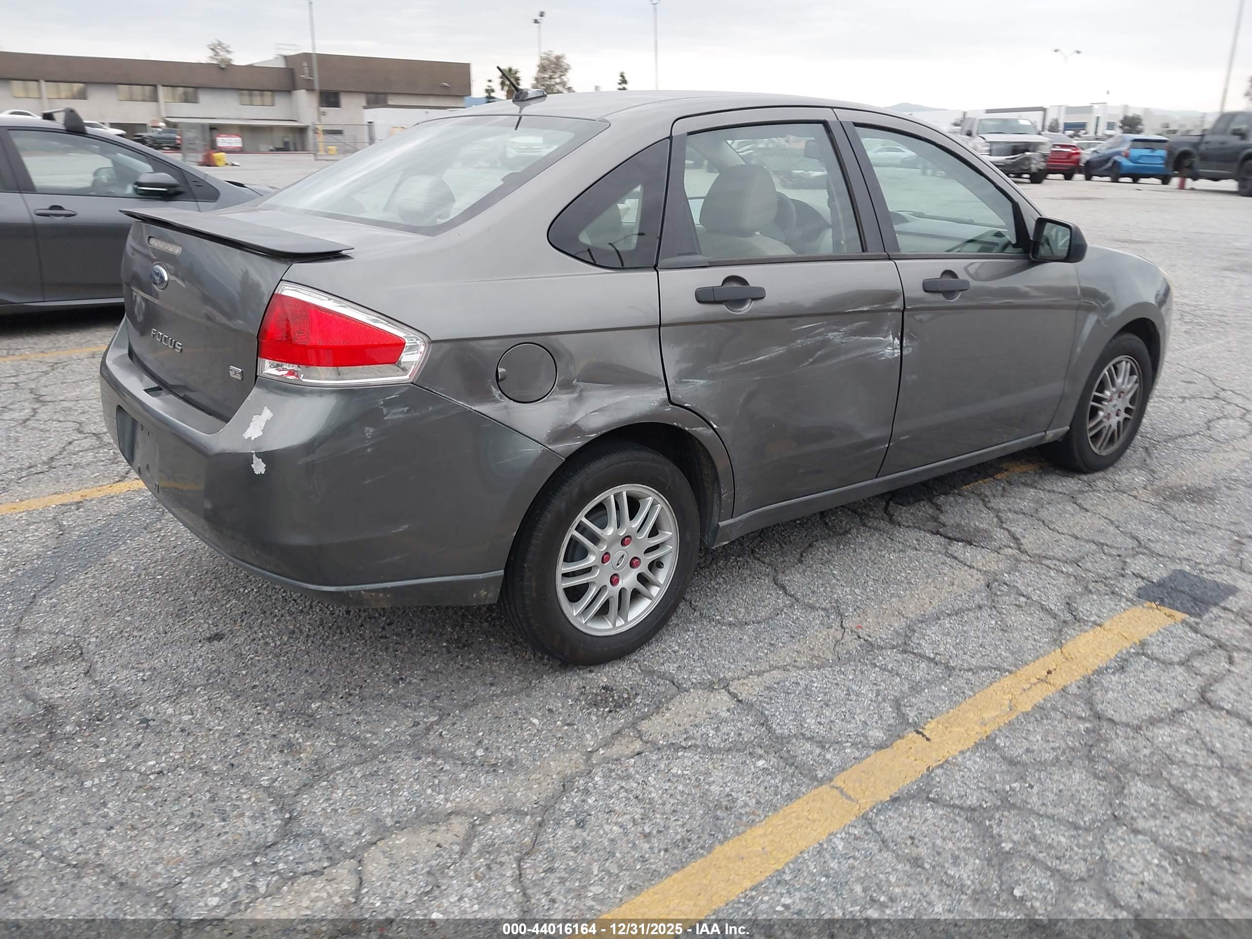 FORD FOCUS image 4