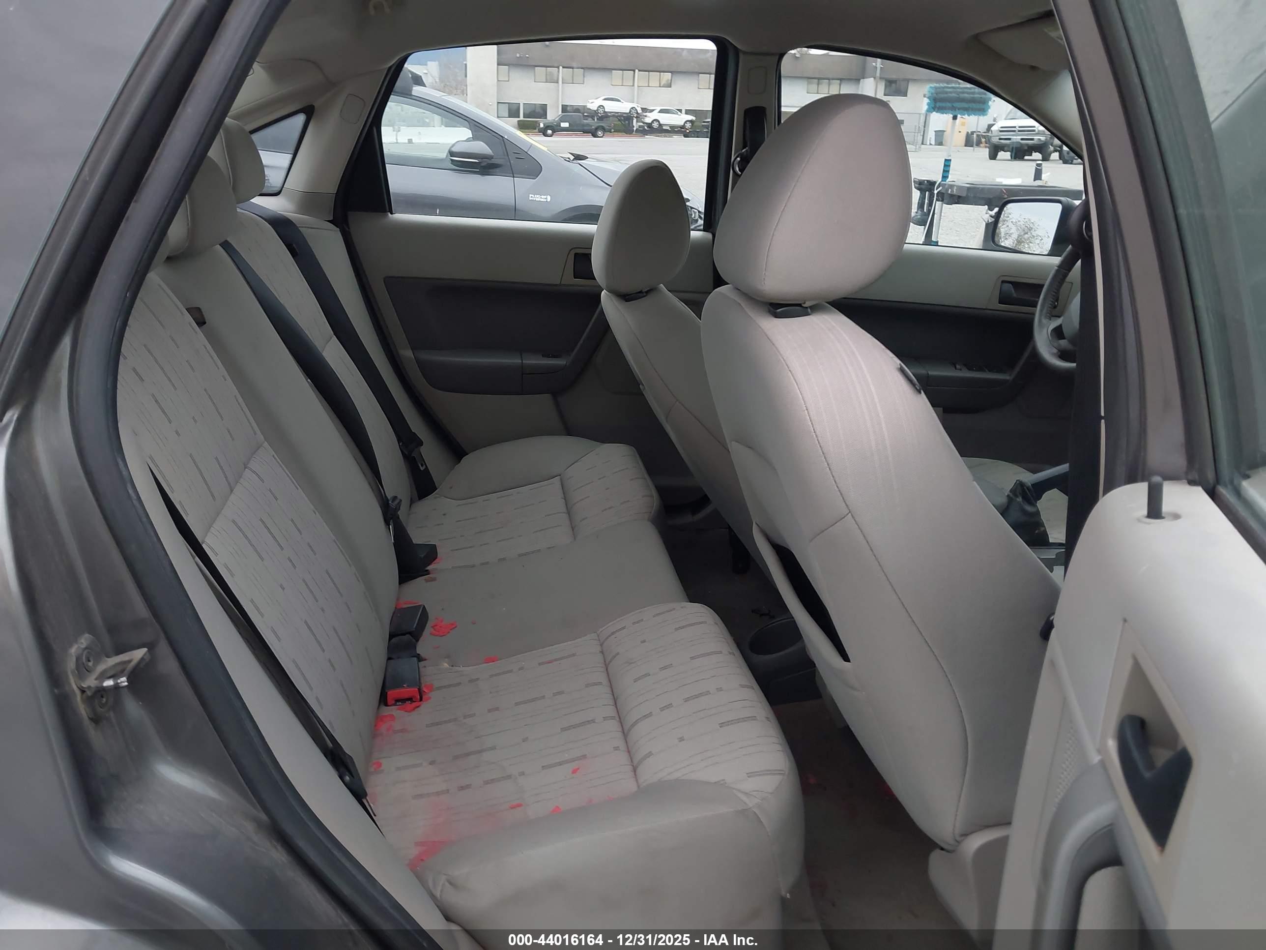 FORD FOCUS image 8