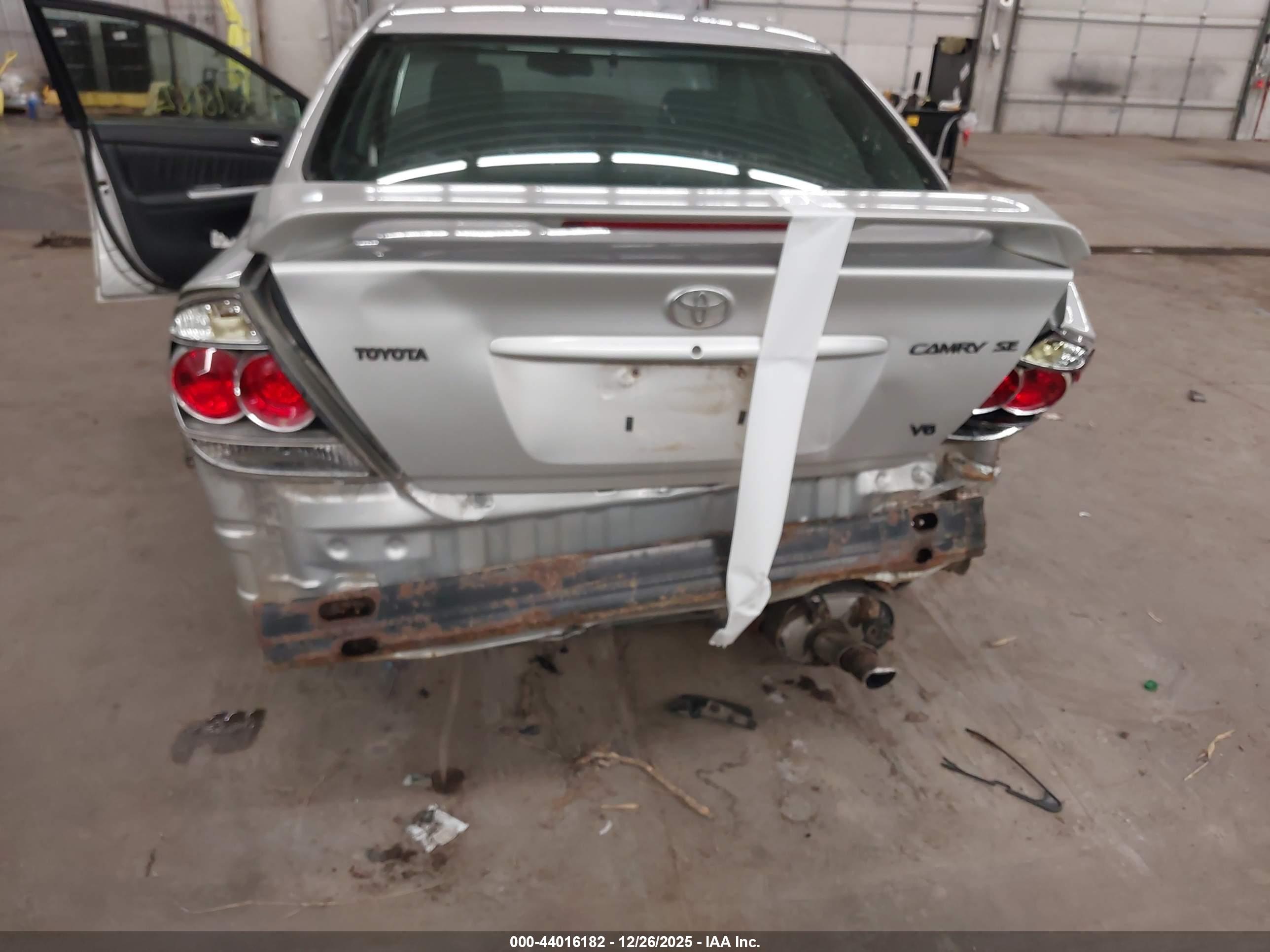TOYOTA CAMRY image 6