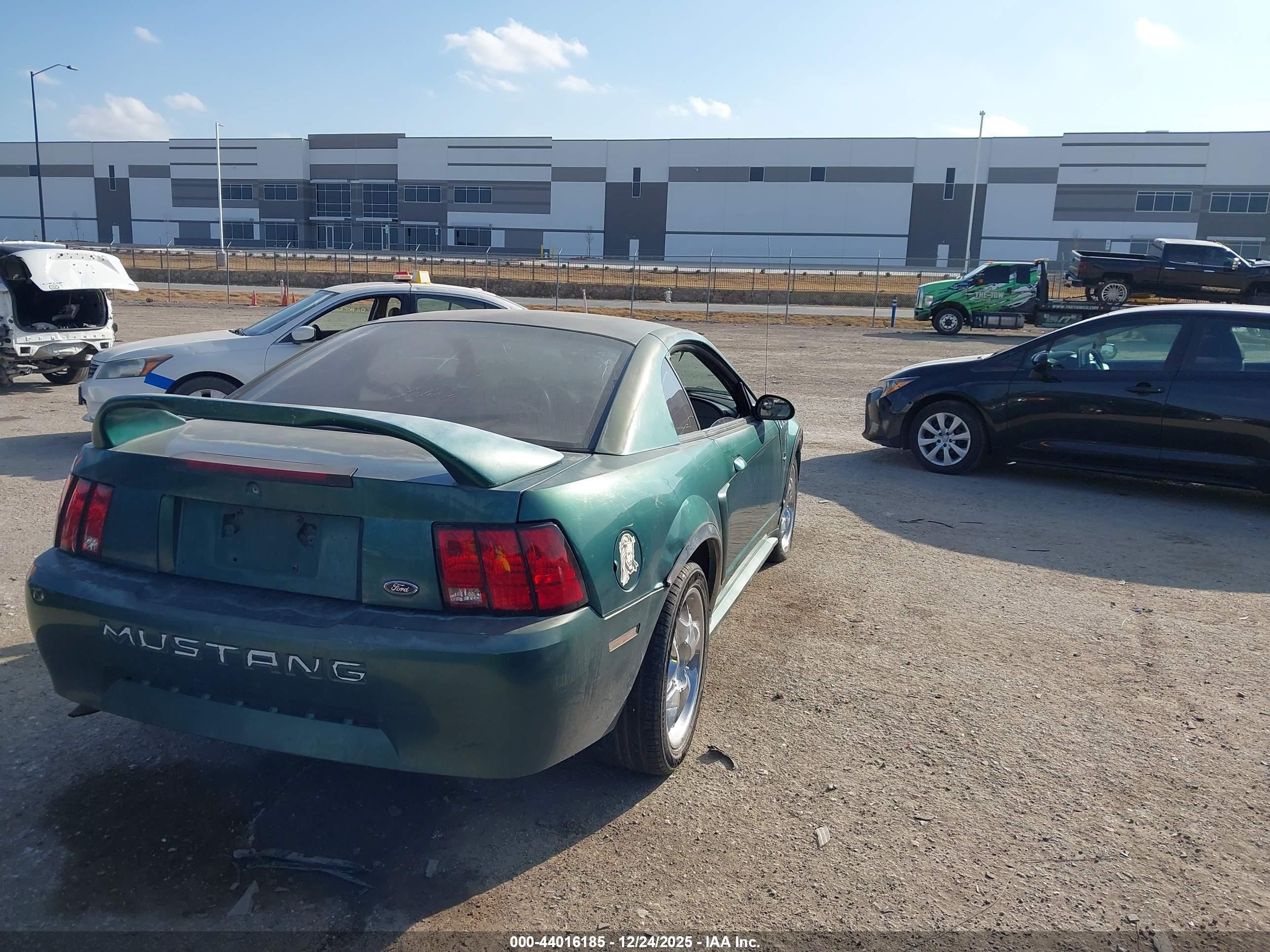 FORD MUSTANG image 4