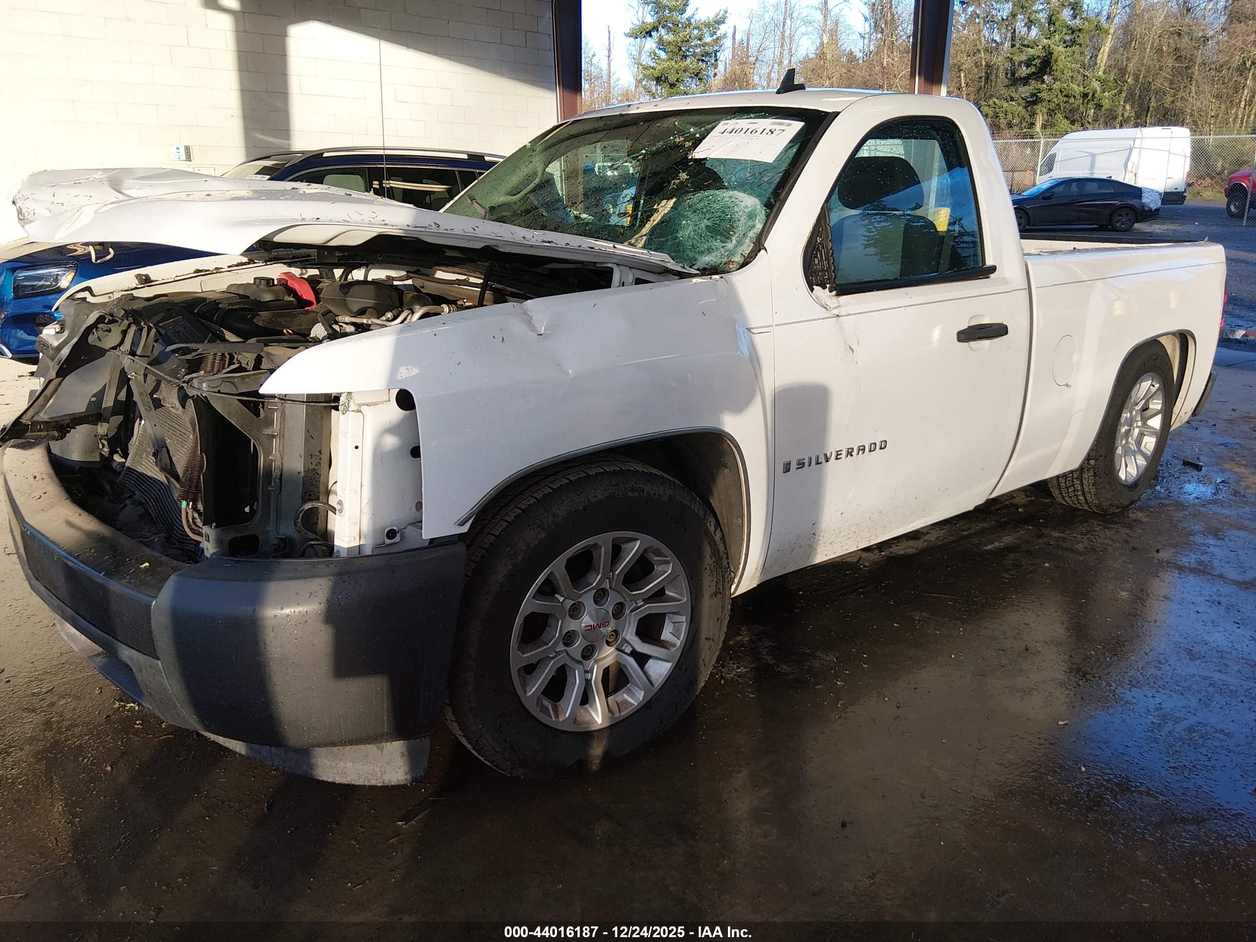 CHEVROLET SILVERADO image 2