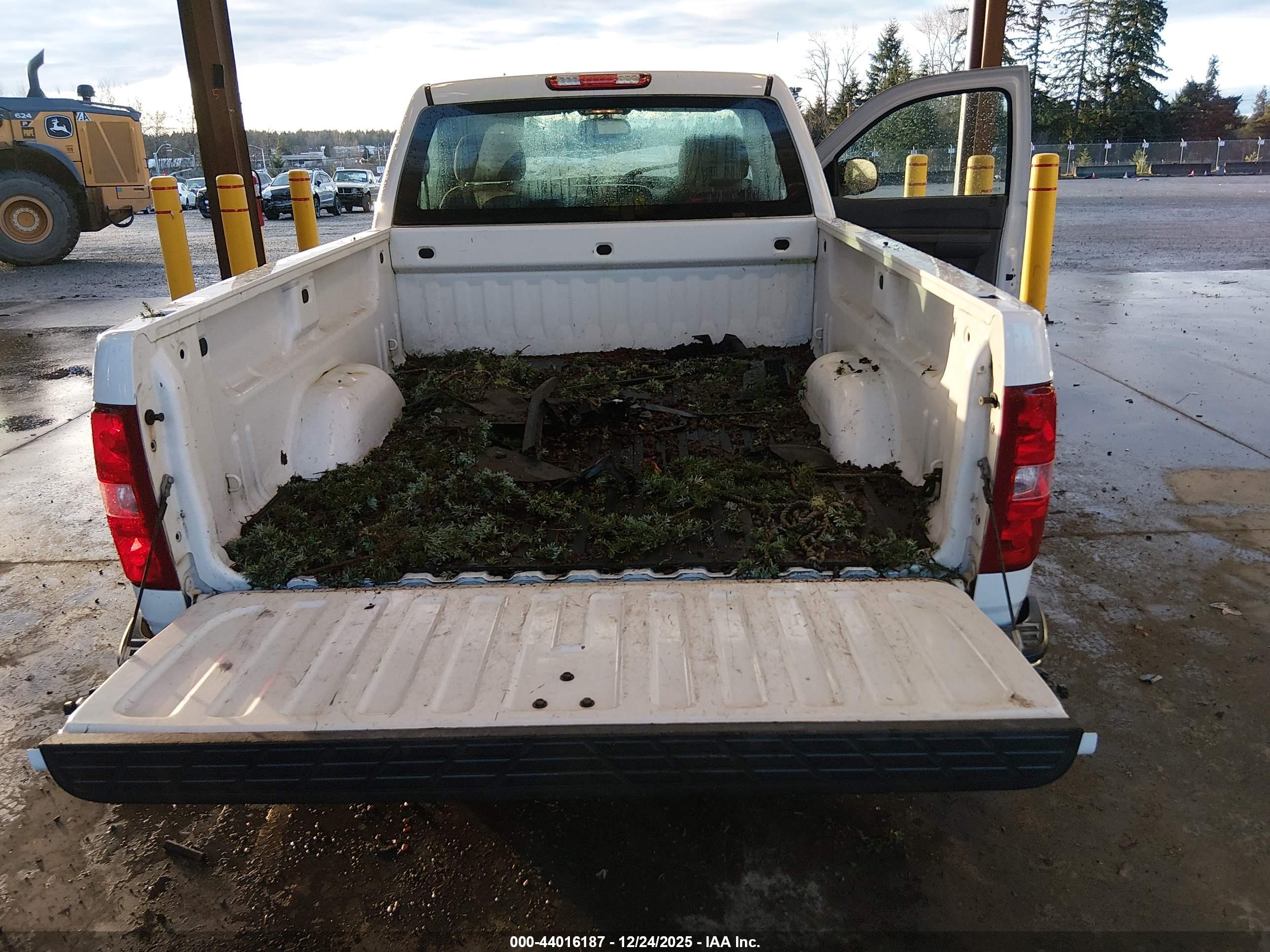CHEVROLET SILVERADO image 8