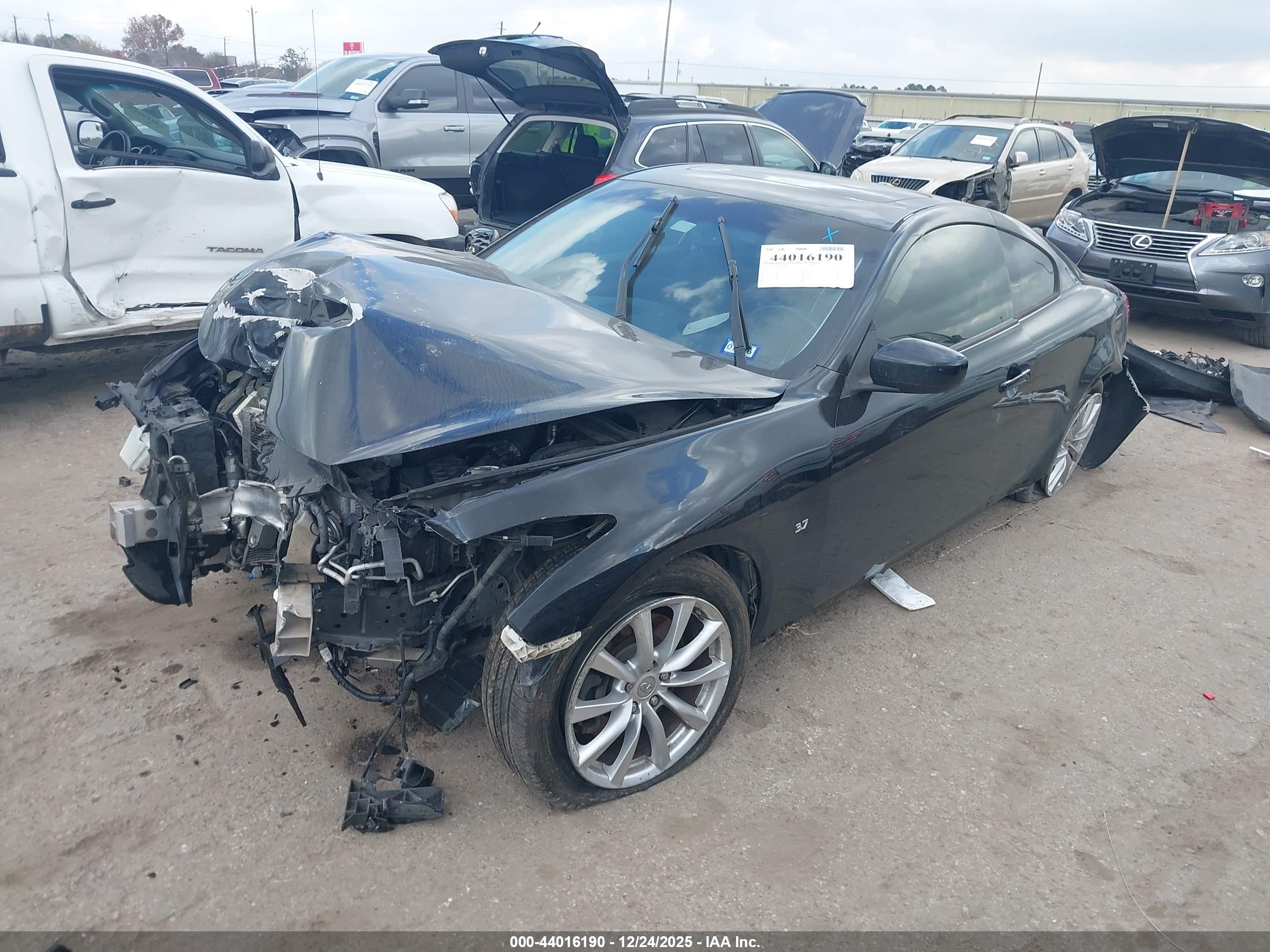 INFINITI Q60 image 2