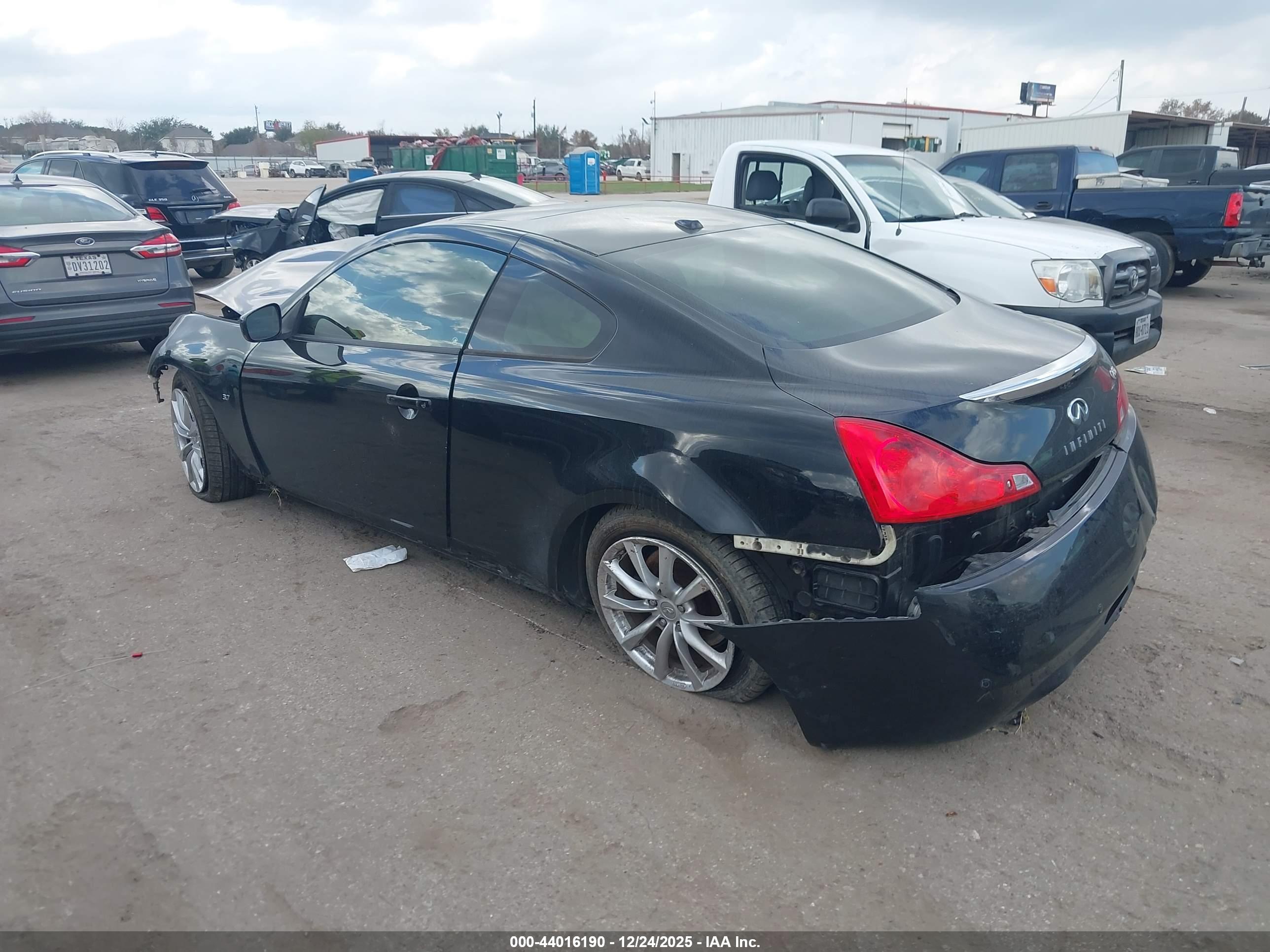 INFINITI Q60 image 3